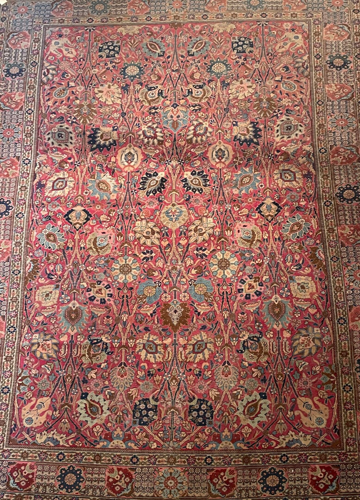 Null NORTHWEST IRAN - 20th CENTURY
Carpet with classic "vase" and floral lattice&hellip;