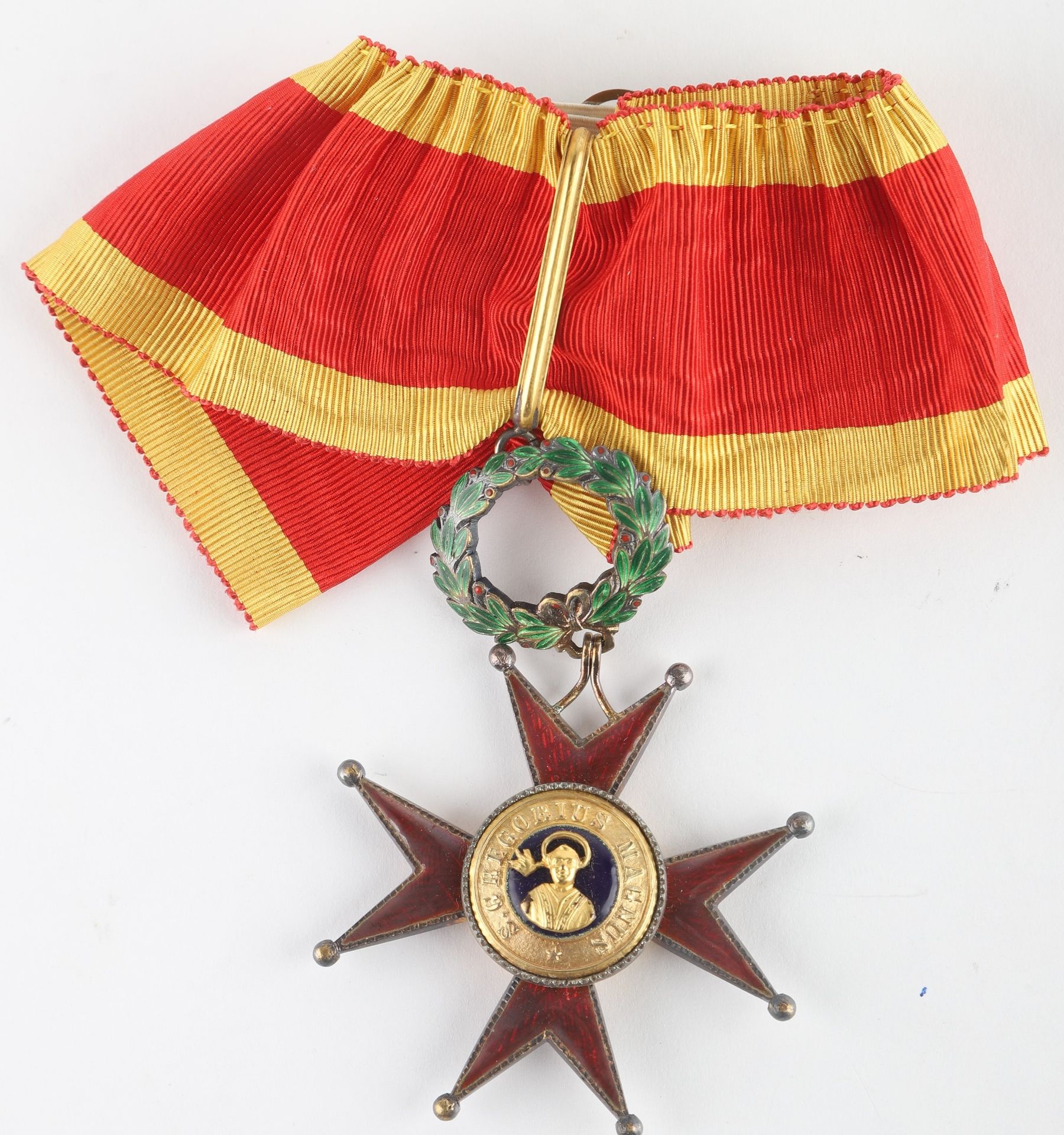 Null 梵蒂冈

圣格雷戈里大帝勋章。

指挥官的套装与牌匾包括：:

文职指挥官十字勋章。

鎏金和珐琅。带附件的领带。

89 x 62 mm - 毛重 &hellip;