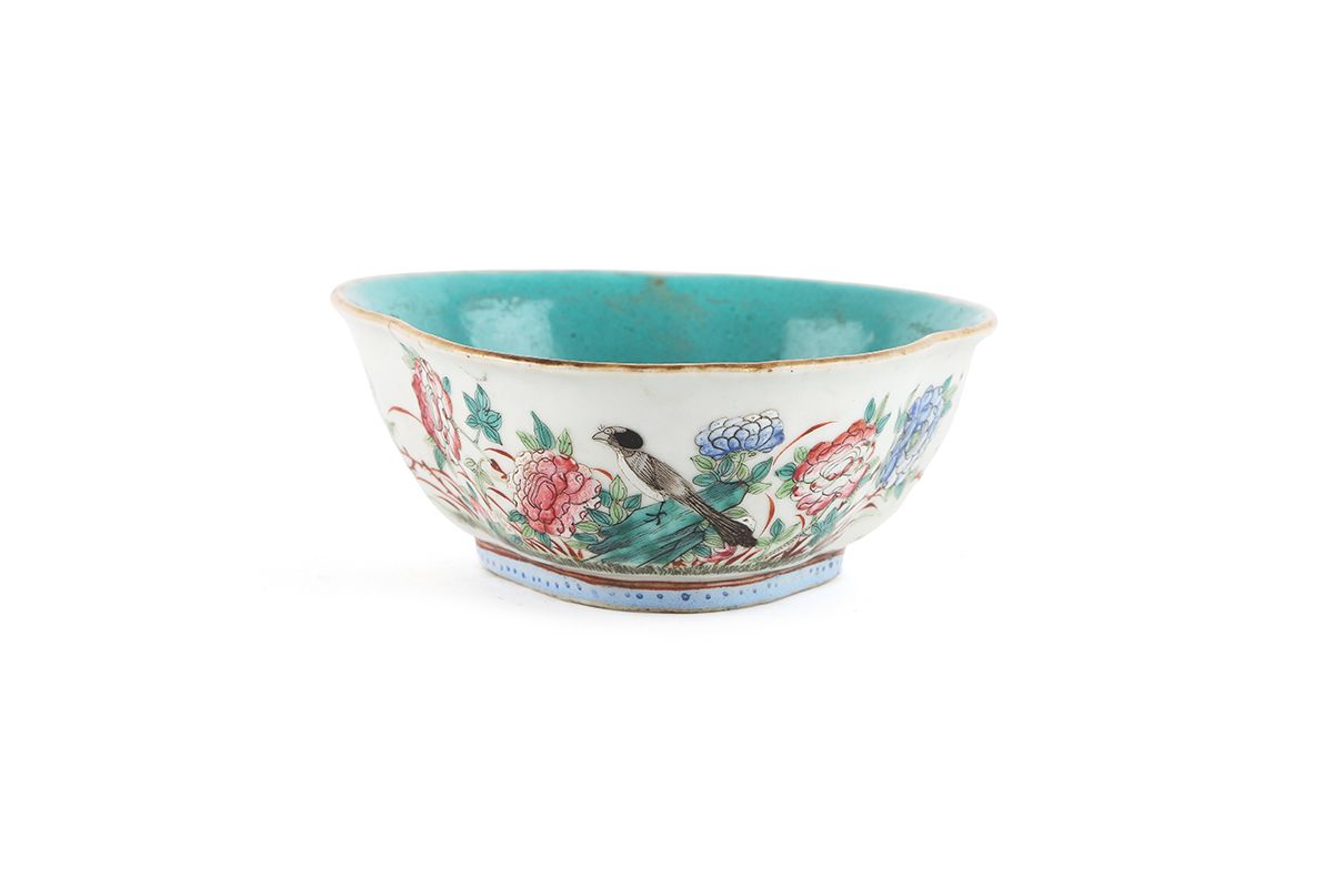 Null Chine 19e siècle 

Bol lobé en porcelaine à décor de la famille rose de piv&hellip;