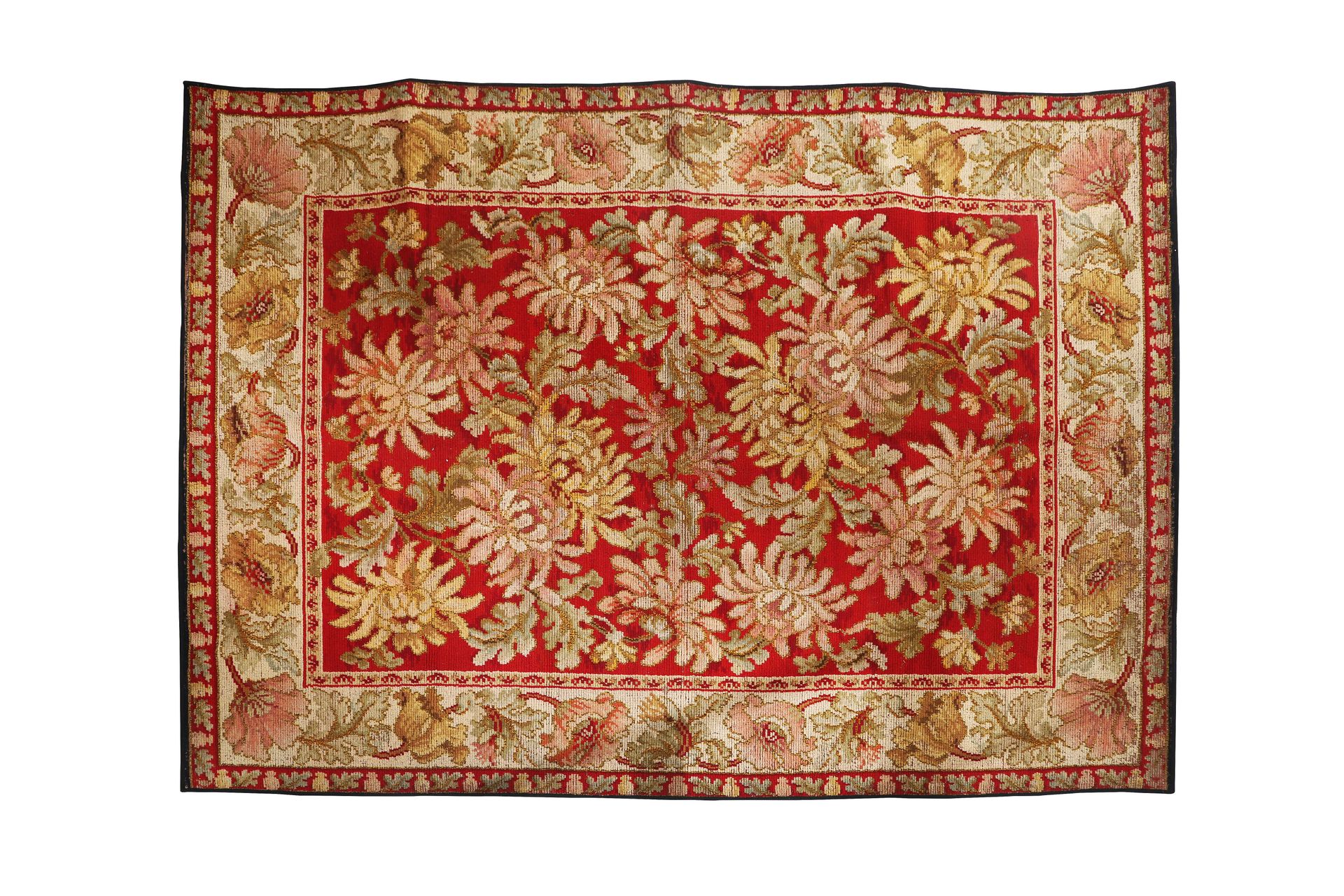 Null 地毯式天鹅绒桌挂或壁挂，19世纪下半叶，多色羊毛提花织品，红色背景上有菊花，275 x 190厘米。