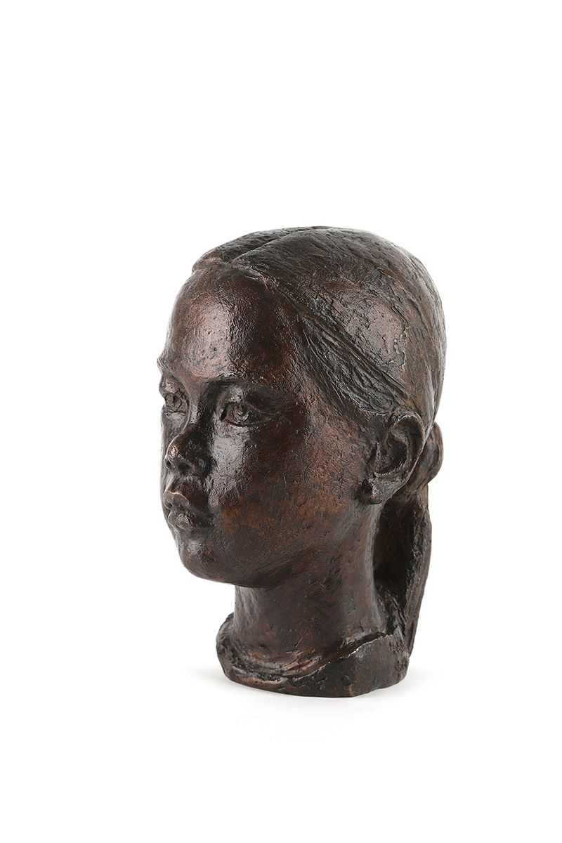 Null Denise Benoit（20世纪

套装包括一个越南妇女的陶器肖像和它的青铜铸件。每个人都有签名和日期：2001年。高20厘米。