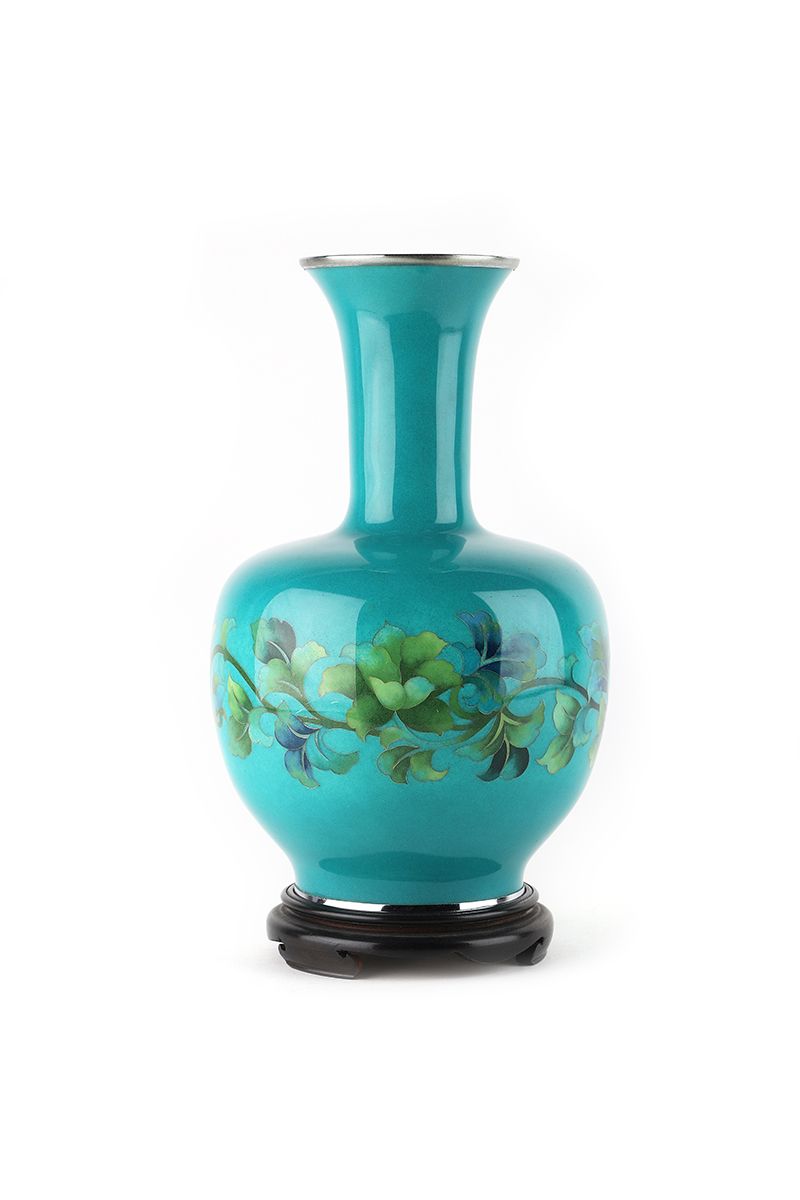 Null GIAPPONE , 19° secolo

Un vaso a balaustro smaltato cloisonné con un fregio&hellip;