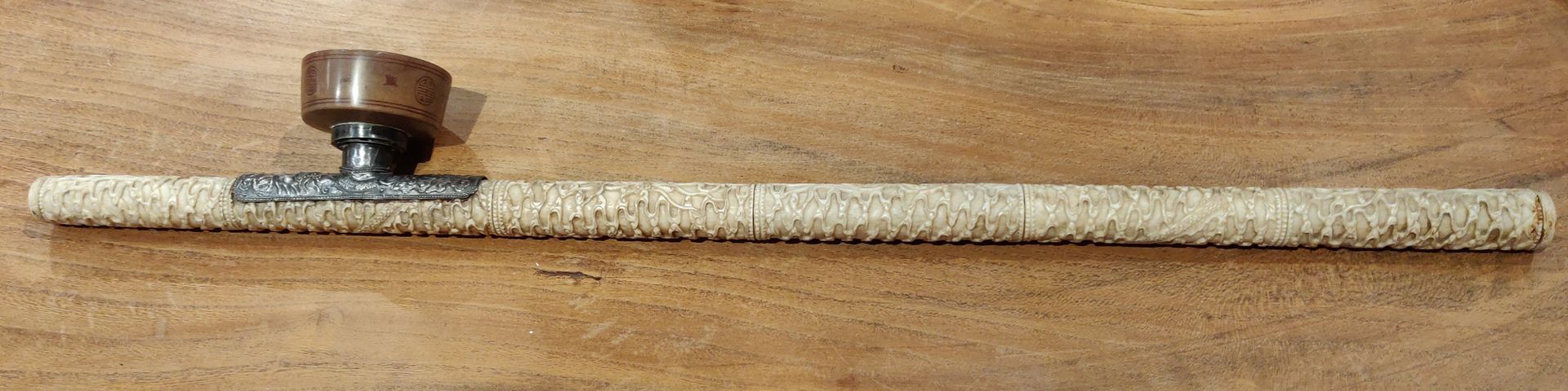 Null Vietnam, 19th century 

Rare opium pipe made of six ivory segments carved w&hellip;
