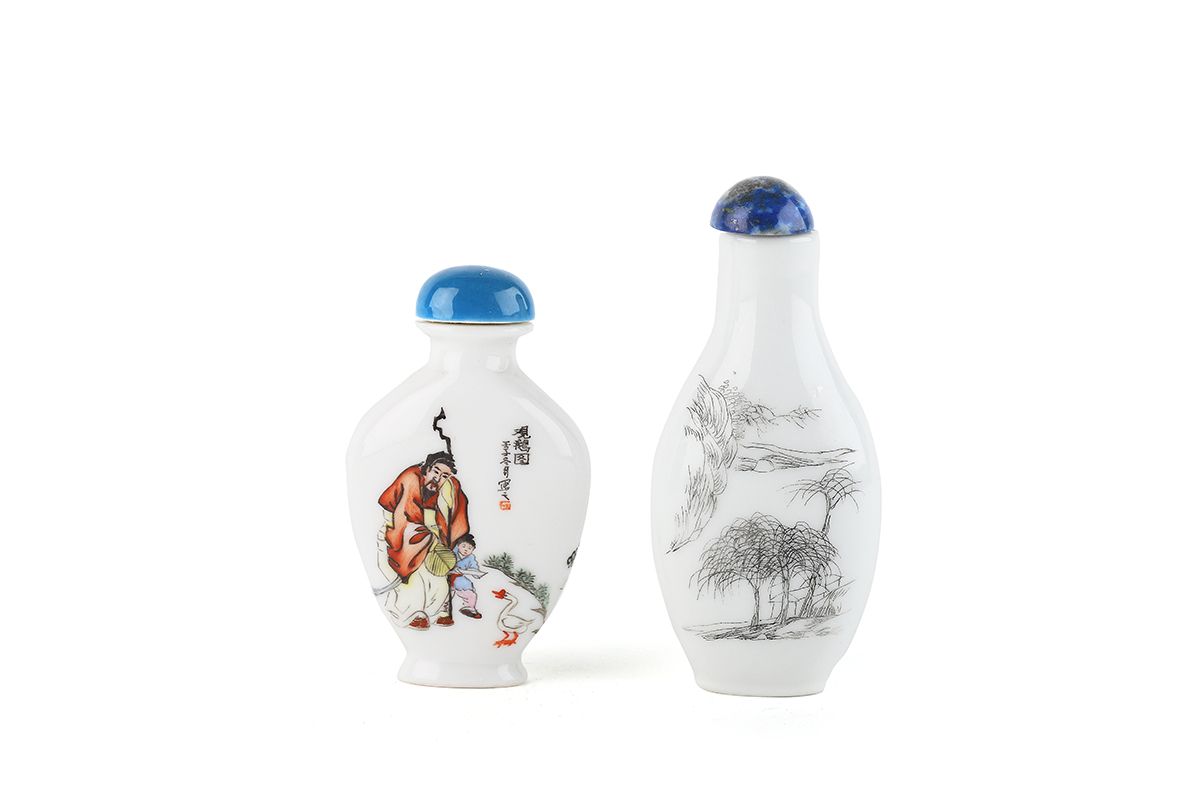 Null China, siglo XIX/XX 

Conjunto que incluye una tabaquera de porcelana blanc&hellip;