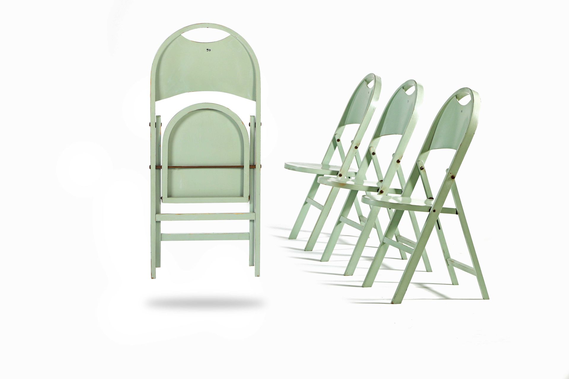 Null Achille CASTIGLIONI

(1918-2002)

4 chaises dites Tric

Bois

92 x 47 x 44 &hellip;