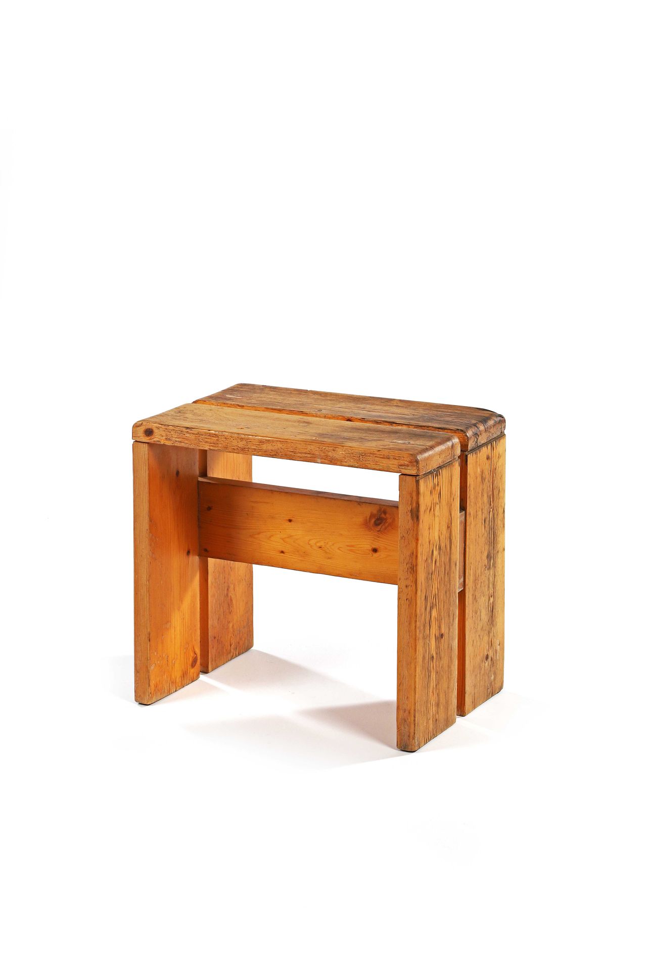 Null Charlotte PERRIAND

(1903-1999)

Tabouret

Pin

42 x 45 x 31 cm.

Circa 196&hellip;