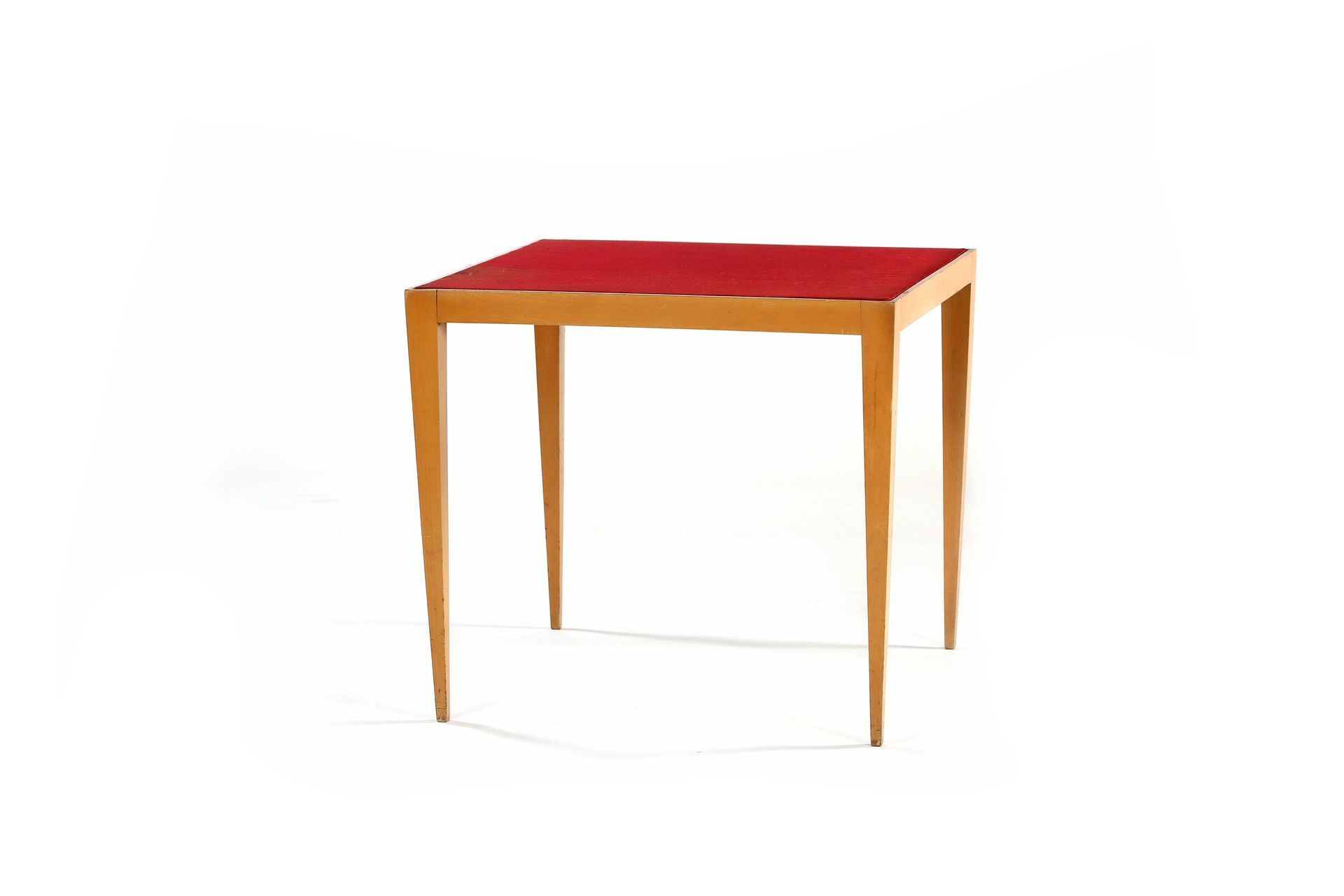 Null Jean ROYÈRE

(1902-1981)

Table à jeu

Sycomore, feutrine

67 x 75 x 75 cm.&hellip;