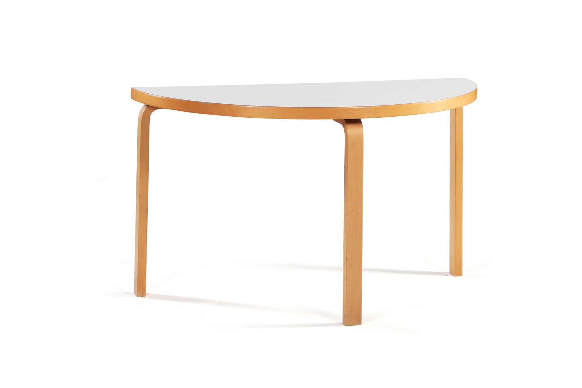 Null Alvar AALTO

(1898-1976)

Table

Bois

71 x 120 x 60 cm.

Artek, circa 1970