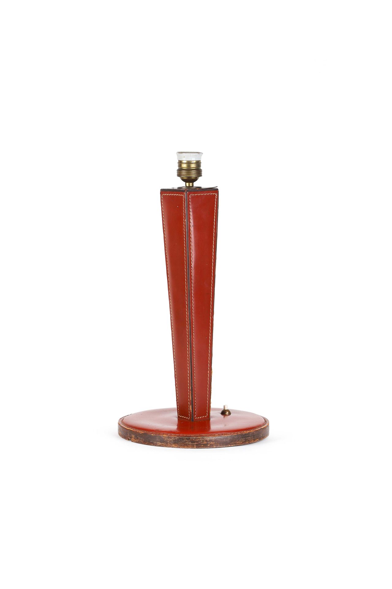 Null FRANZÖSISCHE ARBEIT 

Lampenständer aus Leder H. 43 cm. Um 1955 

Lampenfuß&hellip;