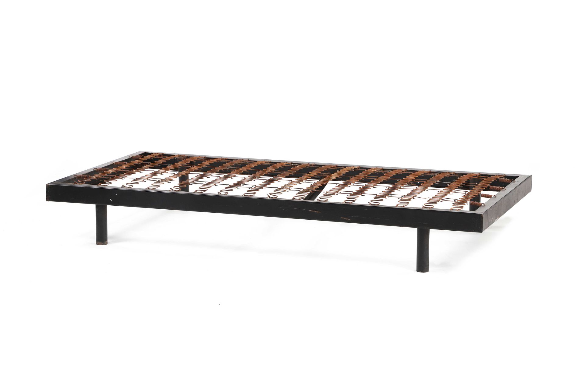 Null 让-普罗维(1901-1984)

床号450 dit Scal 钢板，橡木27 x 190 x 81厘米。Jean Prouvé工作室, 1953年&hellip;