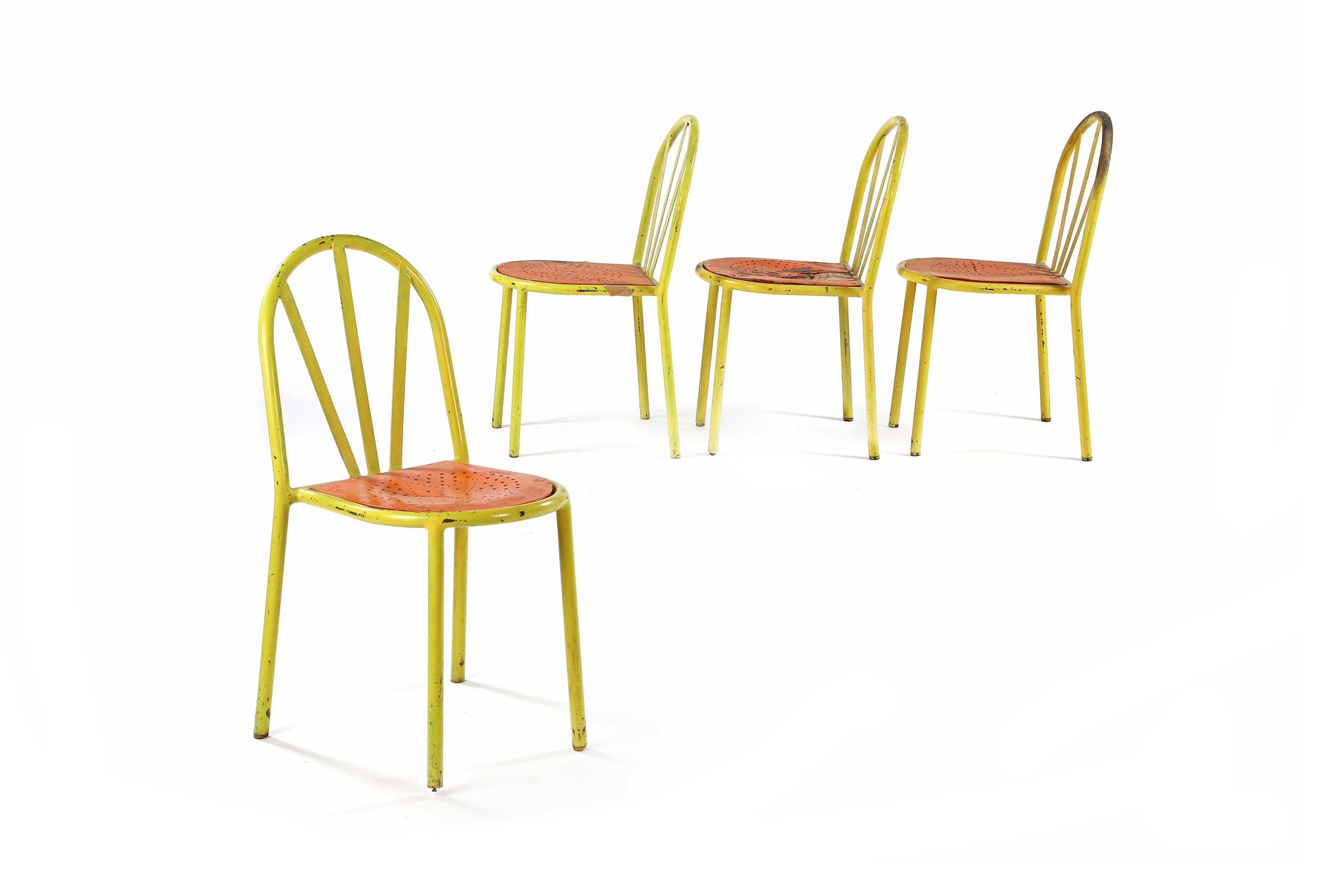 Null 罗伯特-马勒-斯特文斯(1886-1945)

4把椅子组成的套房 金属，木头 82 x 42 x 41 cm.图博尔，约1926年

一套4把堆叠椅&hellip;
