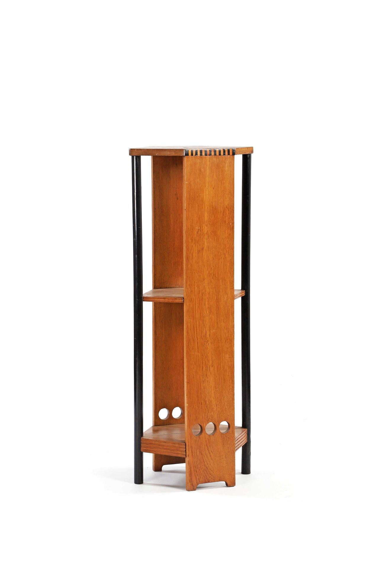 Null LAVORO TEDESCO 

Scaffale Oak, legno annerito 115 x 46 x 31,5 cm. Circa 191&hellip;