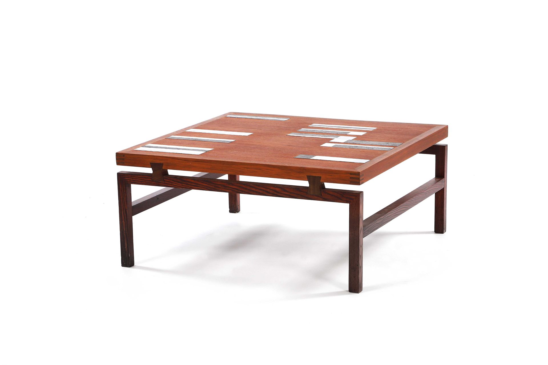 Null Roger CAPRON (1922-2006) 

Tisch Holz, Keramik Signiert 32 x 70 x 70 cm. Um&hellip;