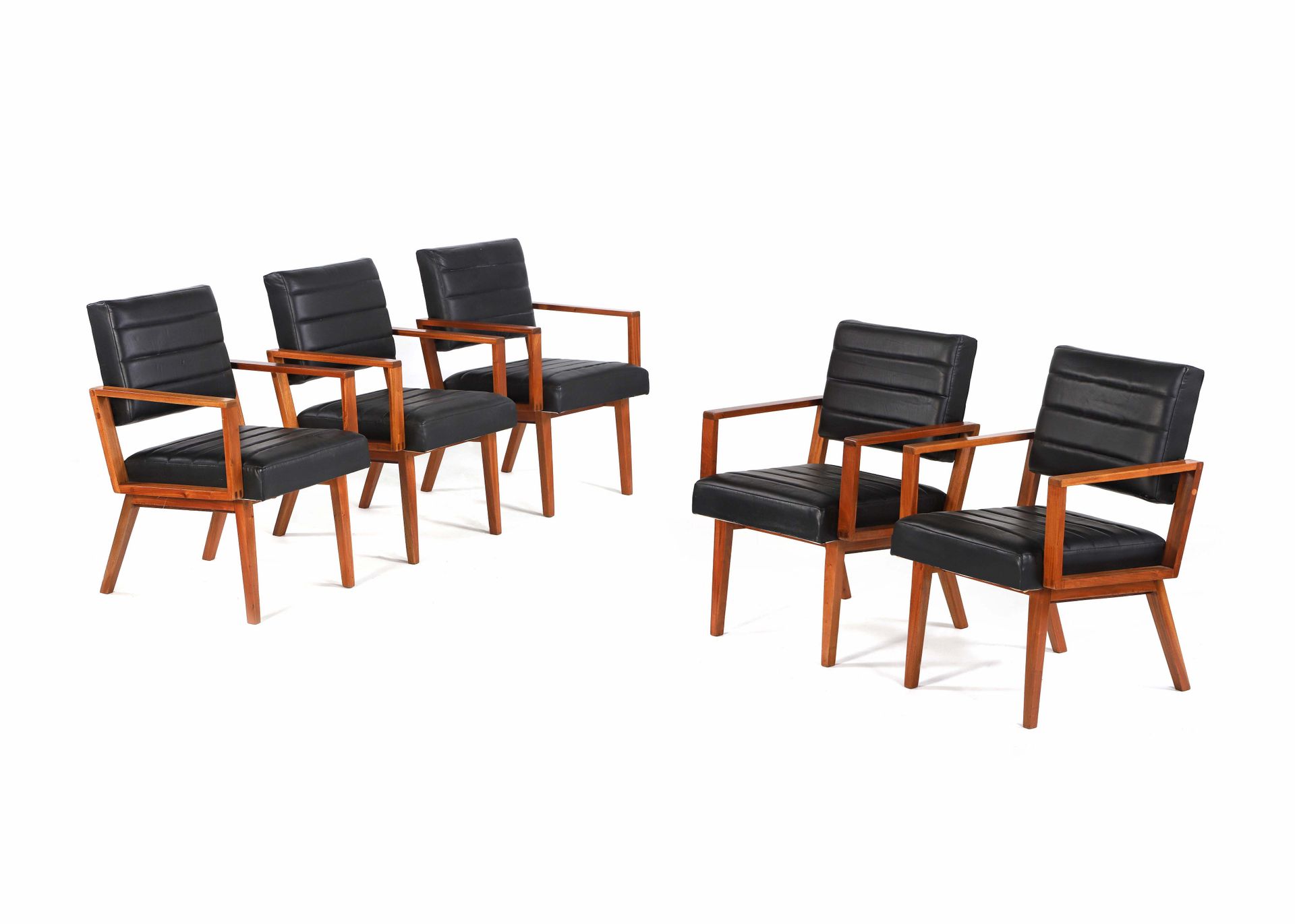 Null 巴西工作

(1907-2007)

5把扶手椅组成的套房

桃花心木，皮革

84 x 61.5 x 62 厘米

约1960年

一套5张扶手椅
&hellip;