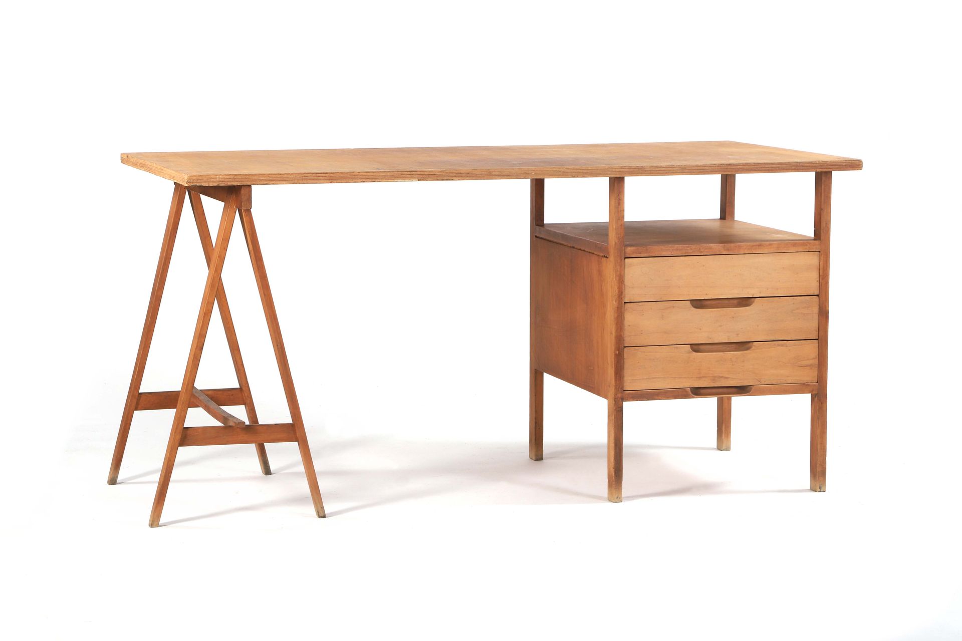 Null 安吉洛-曼加罗蒂（Angelo MANGIAROTTI

(1921-2012)

办公桌

木头

93 x 180 x 90厘米。

约1960年&hellip;