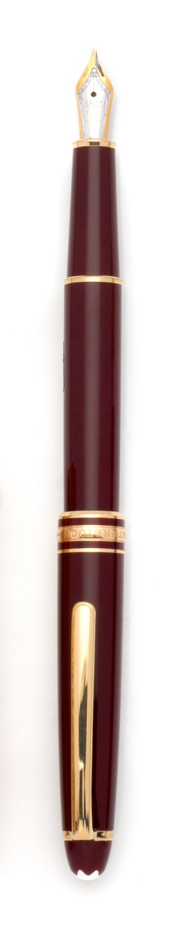 Null MontBlanc

Meisterstuck

Fountain pen in burgundy bakelite, the clip gilded&hellip;