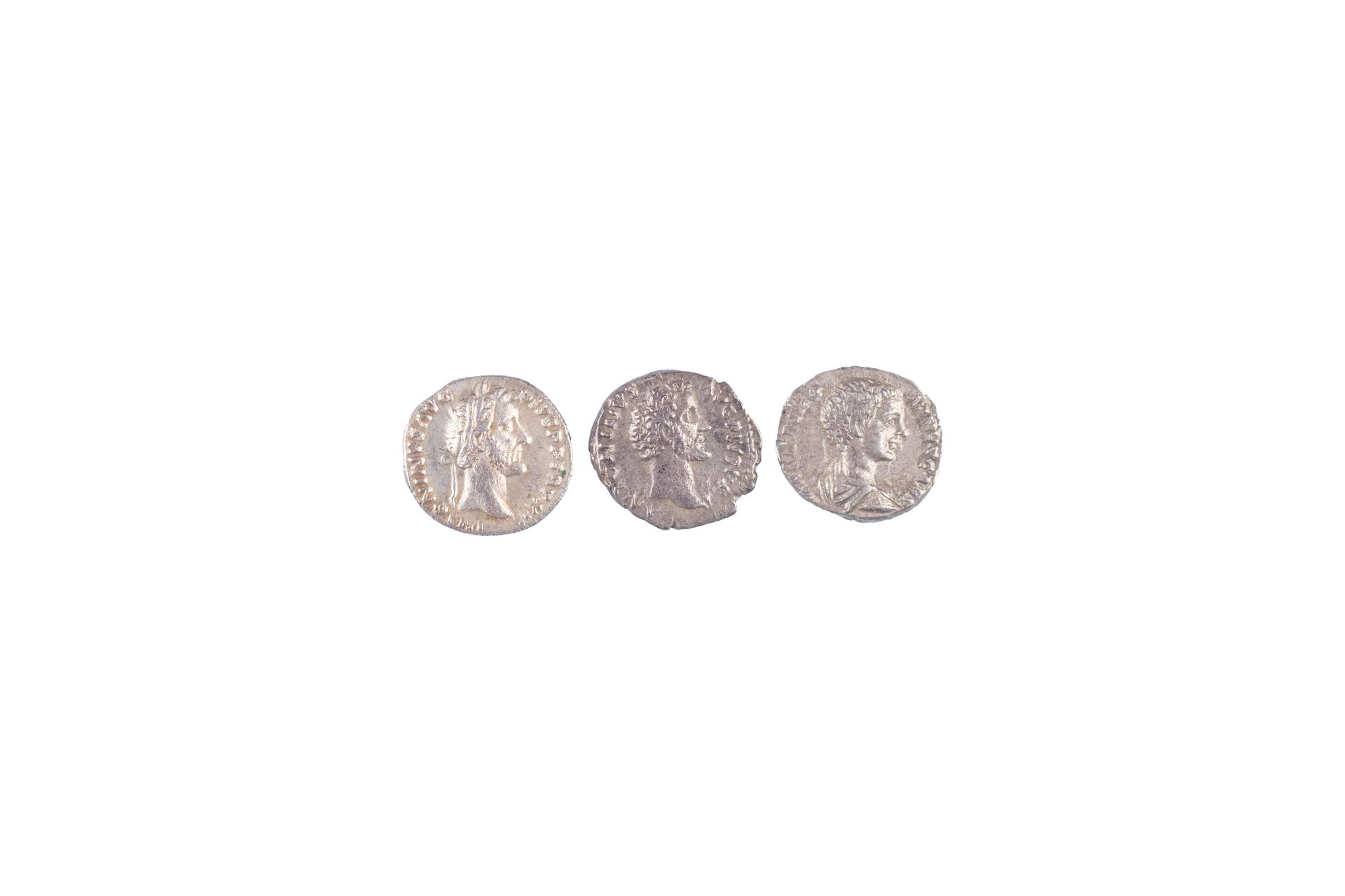 Null 3 Denare :

Antoninus der Fromme 138-161 n. Chr. Arg. 3,03 gr. Sein gelaute&hellip;