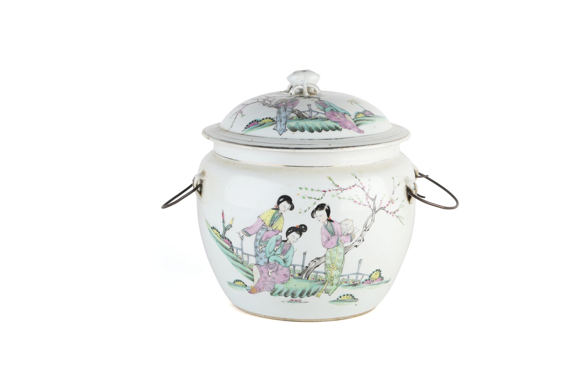 Null CHINE, XIXe siècle

Ensemble de pièces en porcelaine comprenant un pot à gi&hellip;