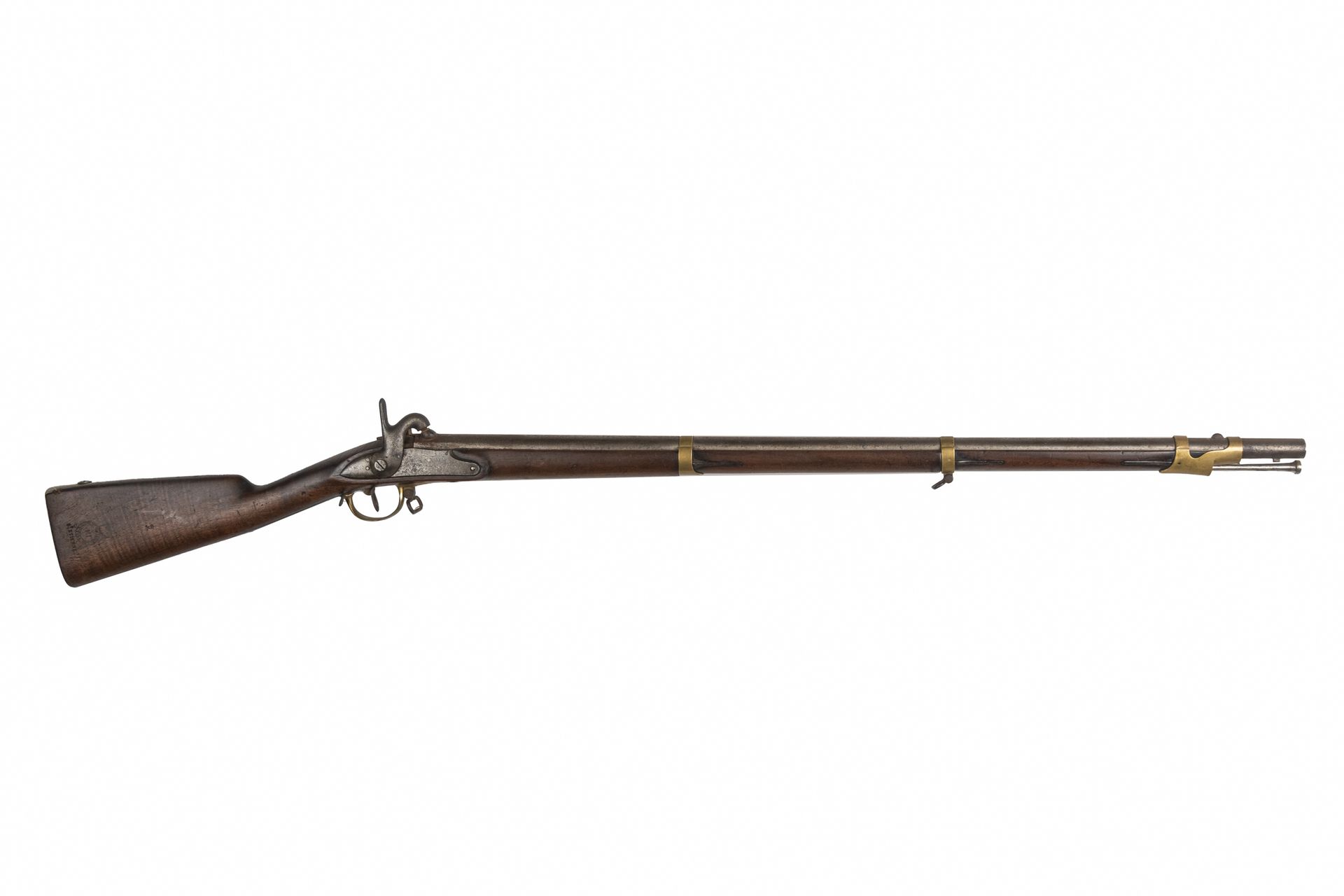 Null 1822年T型双龙打击步枪。

圆形枪管，有雷管，日期为 "1832 "后膛盖印有 "Mle 1822 T Bis"。刻有 "Mre Rle de T&hellip;