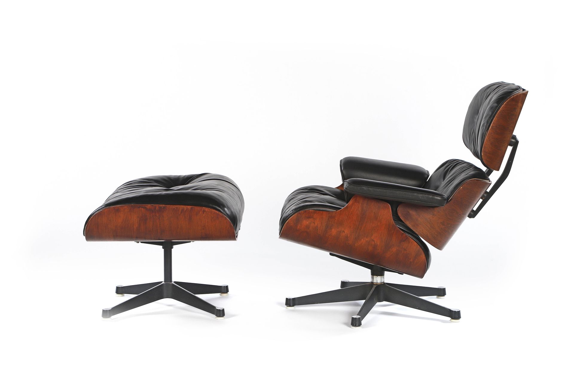 Null 查尔斯-埃姆斯（1907-1978）

& Ray EAMES (1912-1988)

670号椅子，即休闲椅和休息椅，671号皮革，红木，钢。

&hellip;