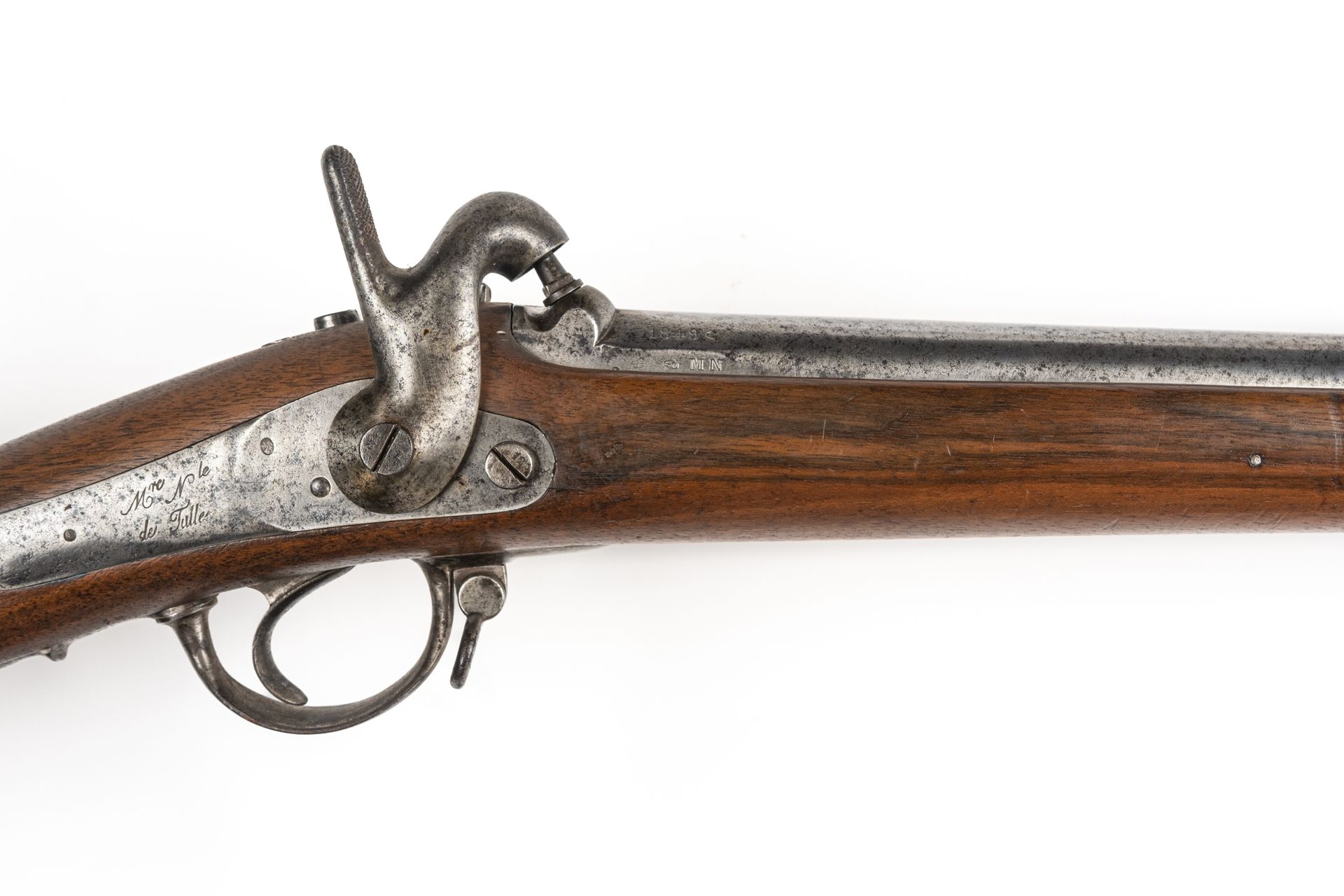 Null 1842年T型打击乐步枪

圆形枪管，有雷管，盖有1849年的印章和日期。后膛盖印有 "1842 T"。

锁定 "Mre Nle de Tulle"&hellip;