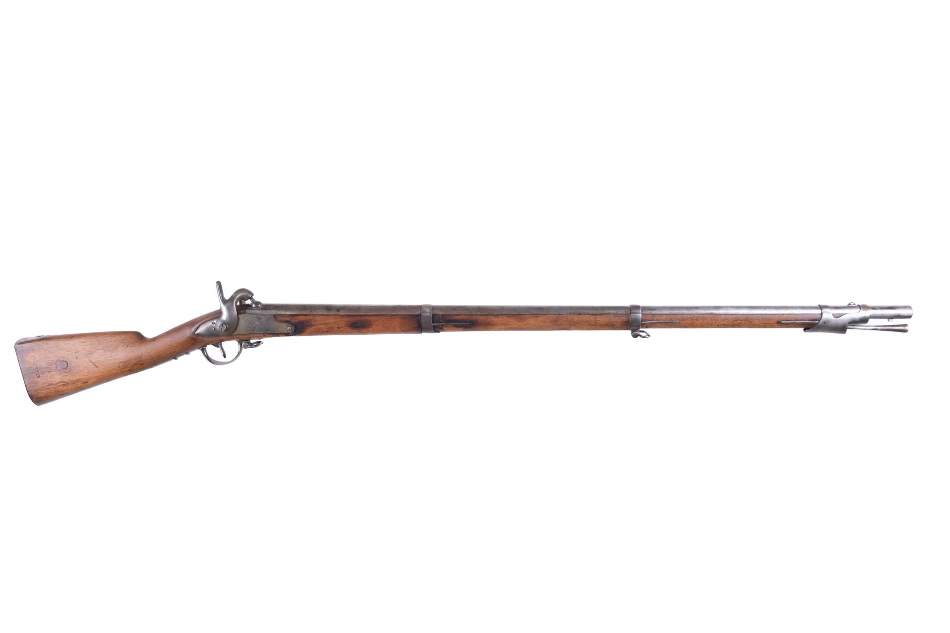 Null 1822年T Bis型的伏尔泰打击步枪。

圆形枪管，侧面有雷纹，日期为 "1821"。 枪膛盖上印有 "Mle 1822 T."。锁上刻有 "St &hellip;