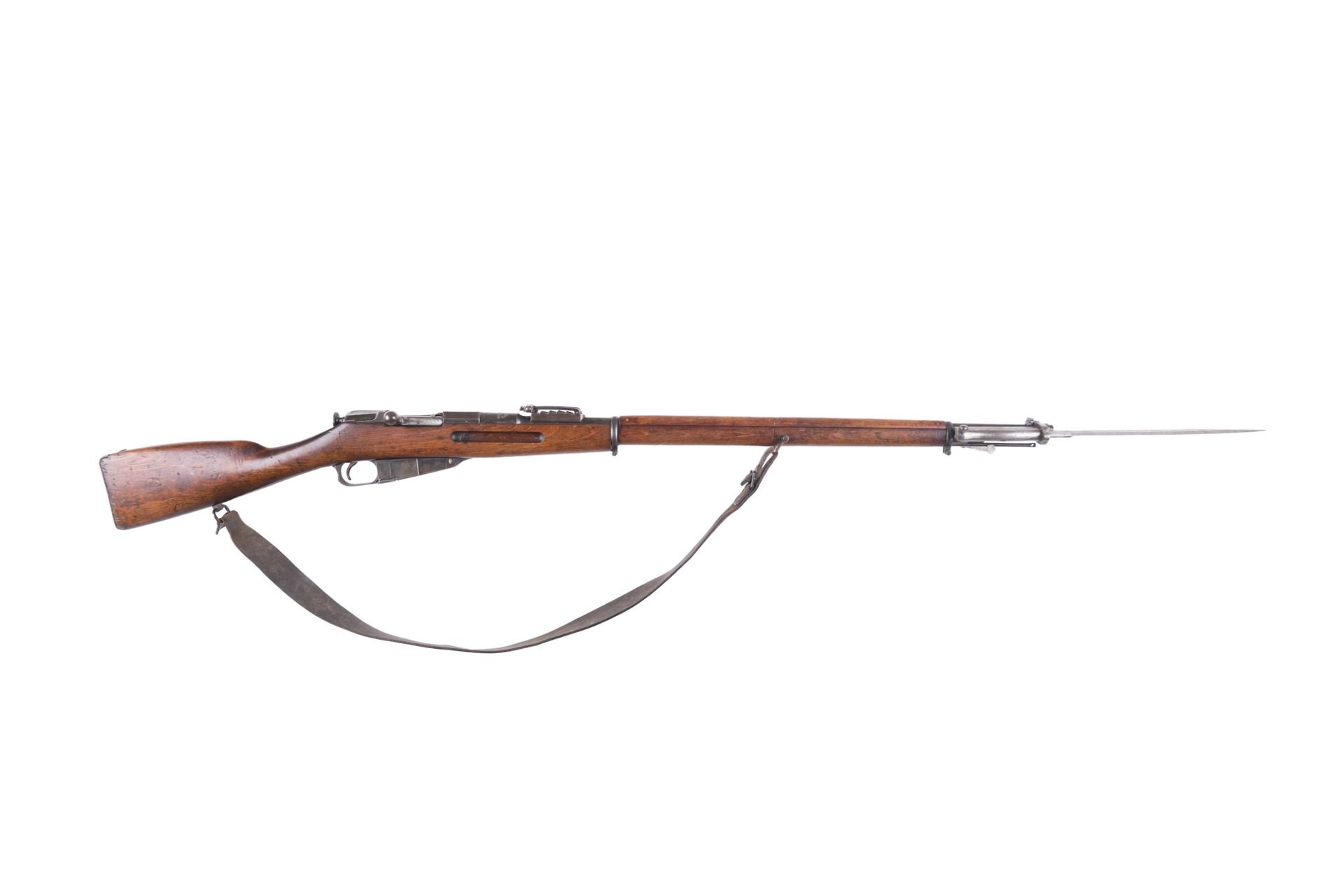 Null 1938年的莫辛步枪，口径7,62x54R。

枪管上有青蛙，盖有1940年的印章和日期。

前面的吊环有损坏。

枪管：52厘米。总计：102厘米。&hellip;