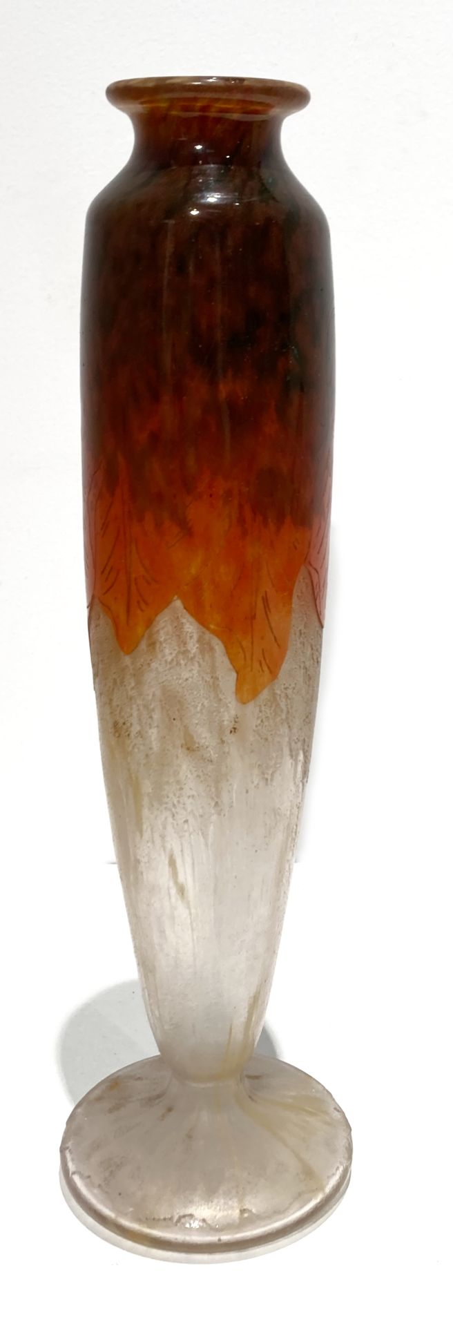 Null Le verre Français

Vase tubulaire en verre gravé à l’acide à décors rouge o&hellip;