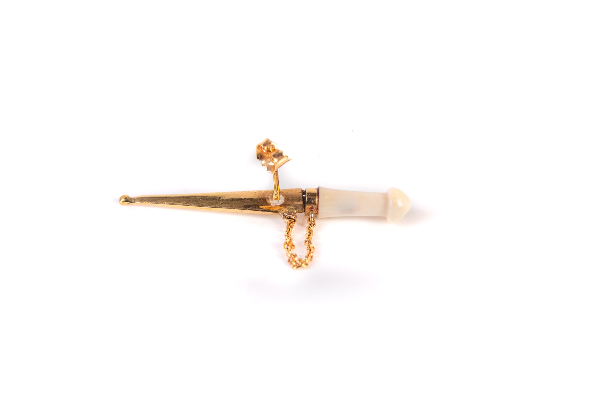 Null 旺达

18克拉（750/1000）黄金和骨质翻领针，模拟旺达。

毛重：2.3克。长度 : 4,8 cm