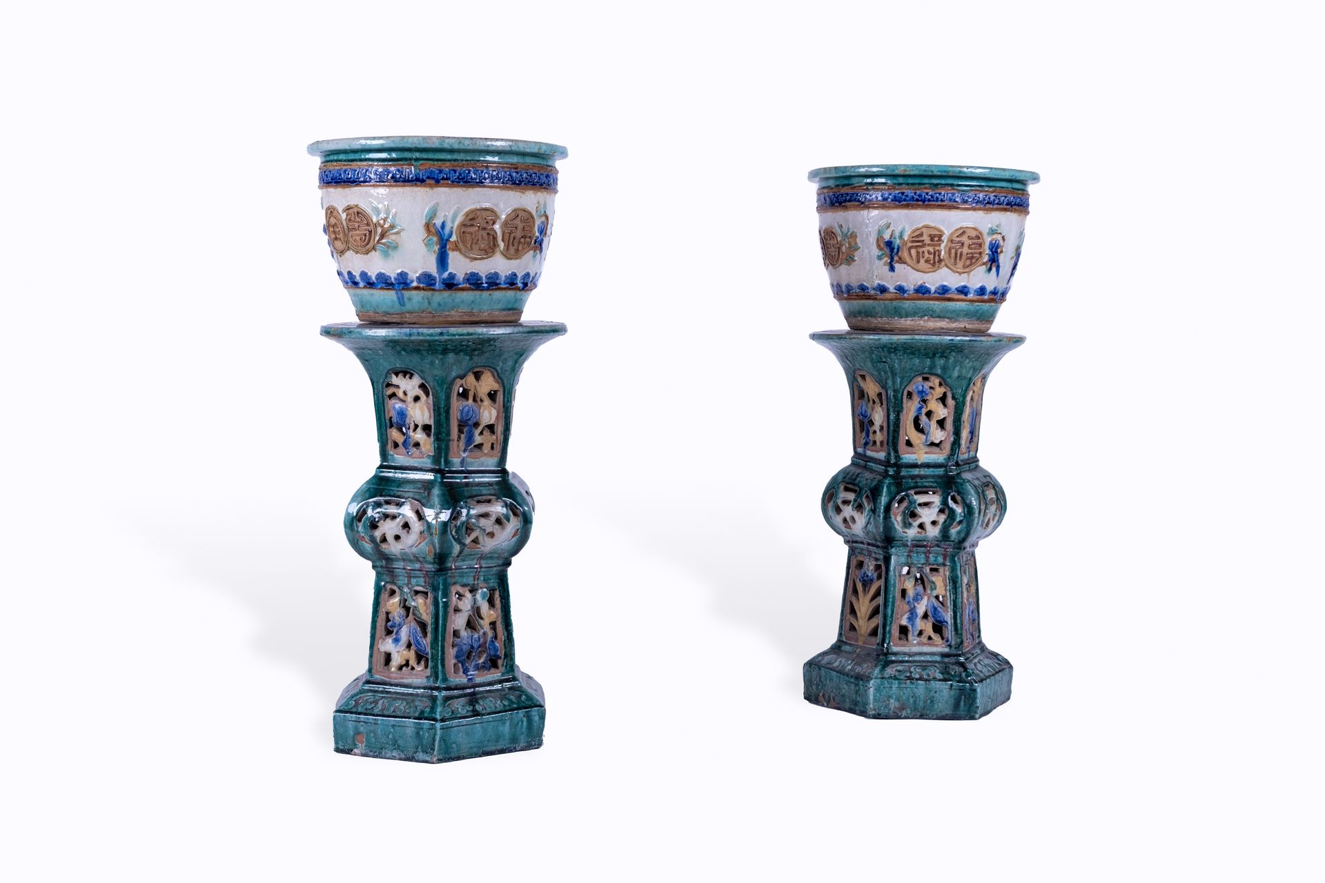 Null VIETNAM, 20th century

Pair of polychrome enamelled terracotta pot holders &hellip;