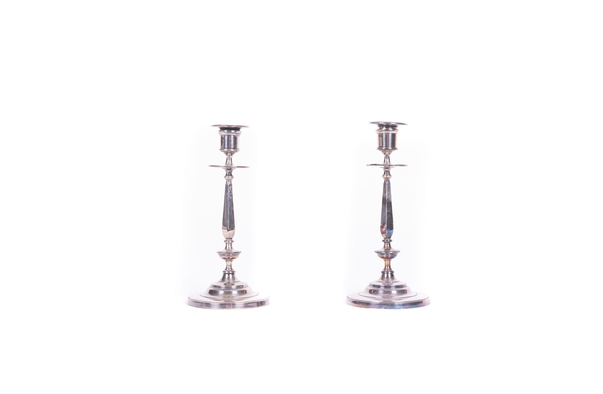 Null Pair of silver plated candlesticks with a central shaft with cut sides and &hellip;