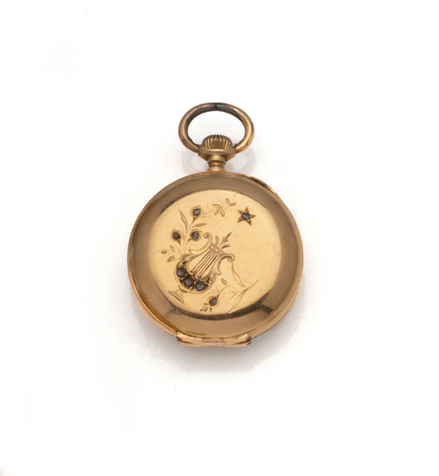 Null 
Pocket watch in yellow gold 18K 750 thousandths with mechanical movement.
&hellip;