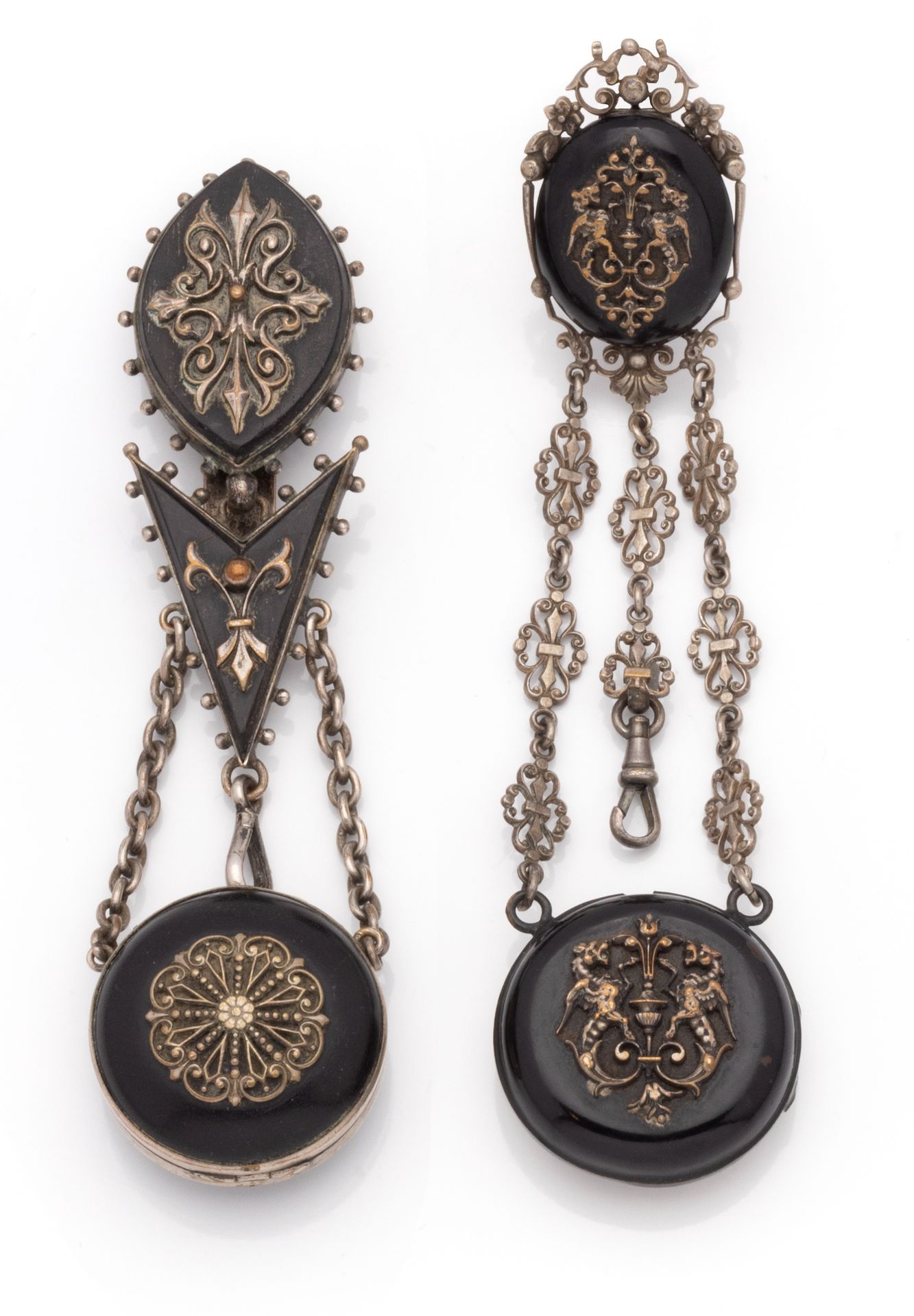 Null 一套两个金属夏特莱恩（不含手表），椭圆形元素涂有黑色或发黑的木头漆，链子上装饰有花朵和大理石。

高度：每个15厘米