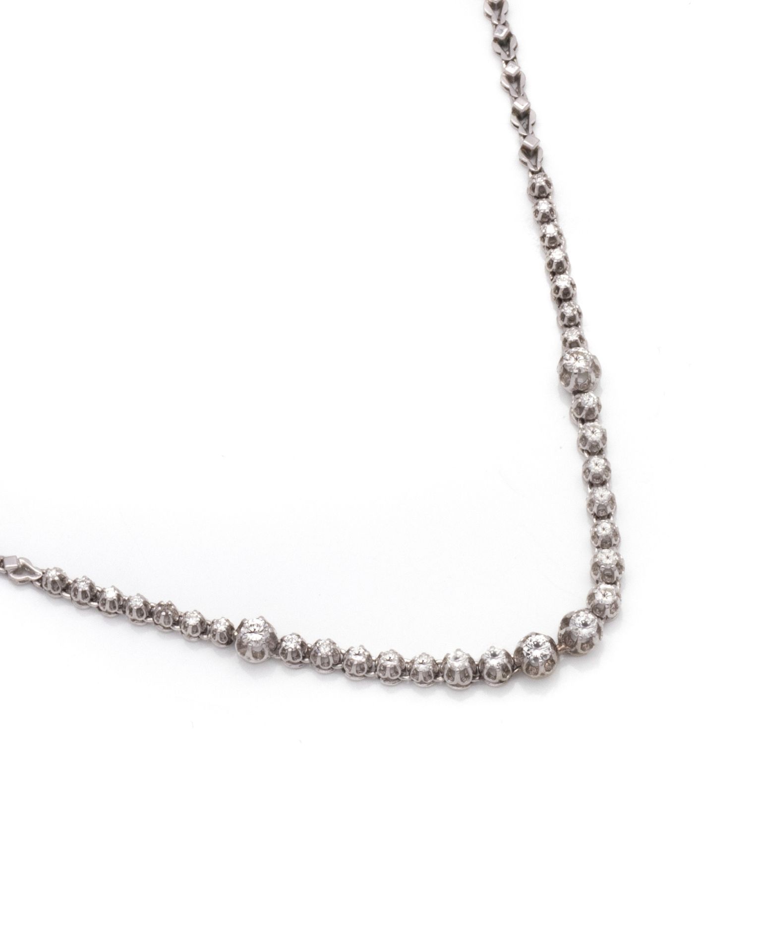 Null Necklace in 18K (750/1000) white gold, composed of 28 brilliant-cut diamond&hellip;