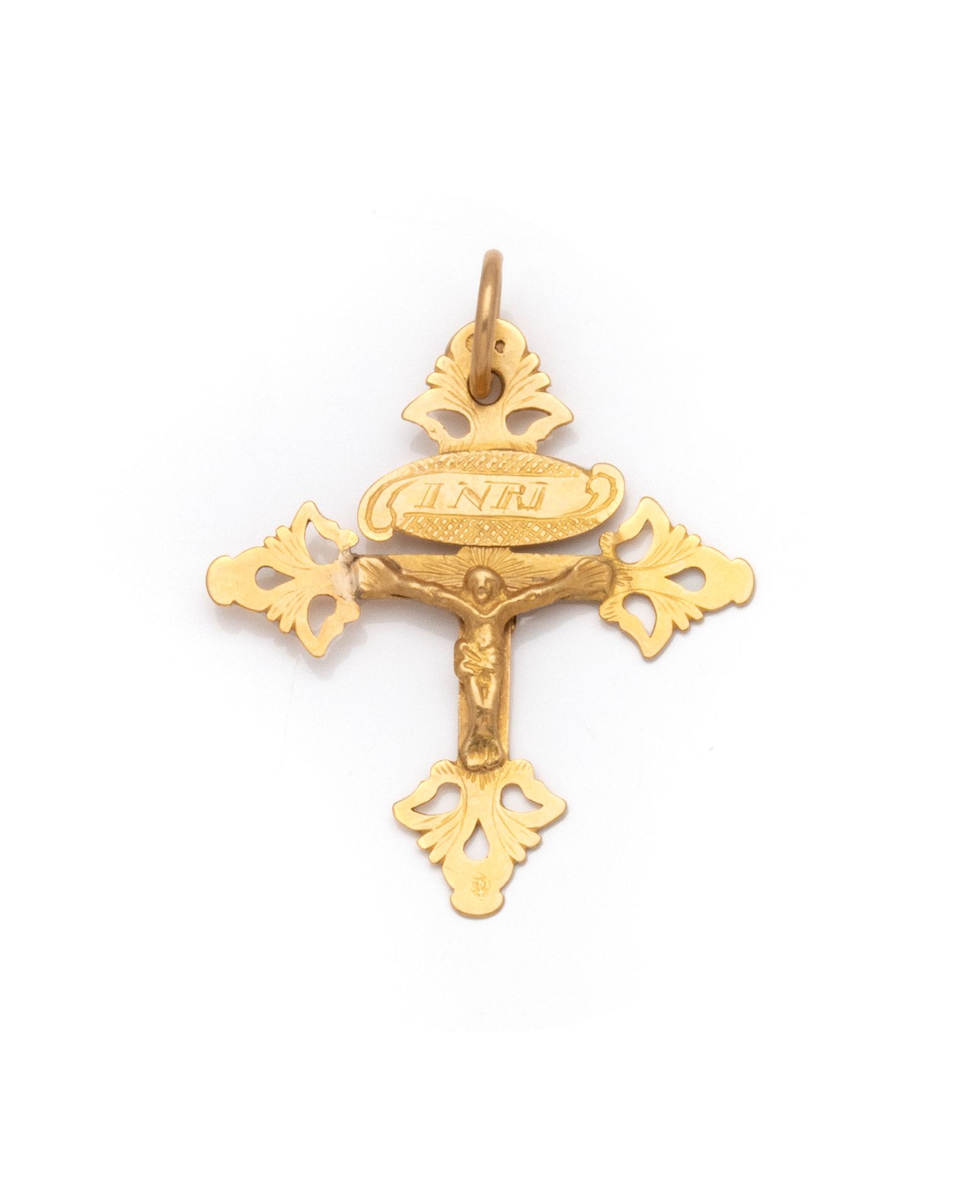 Null 18K（750/1000）黄金的尚贝里十字架，以被钉在十字架上的基督为中心，两端装饰有花朵和镂空的三个泪痕孔。反面代表圣母玛利亚（锤击）。

尚贝里的&hellip;
