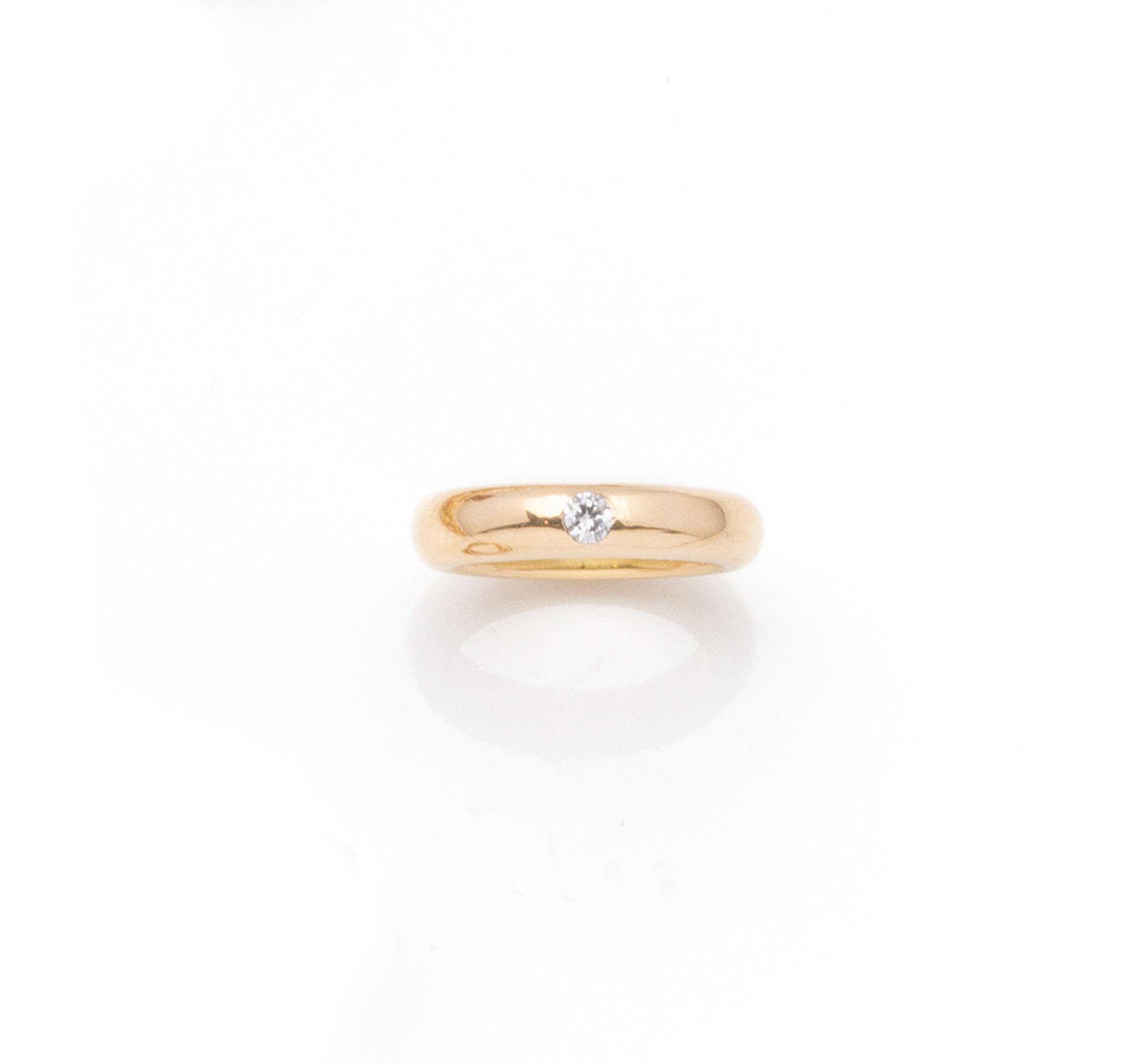 Null Cartier

1995

Wedding ring, model 1895, in 18K (750/1000) yellow gold set &hellip;