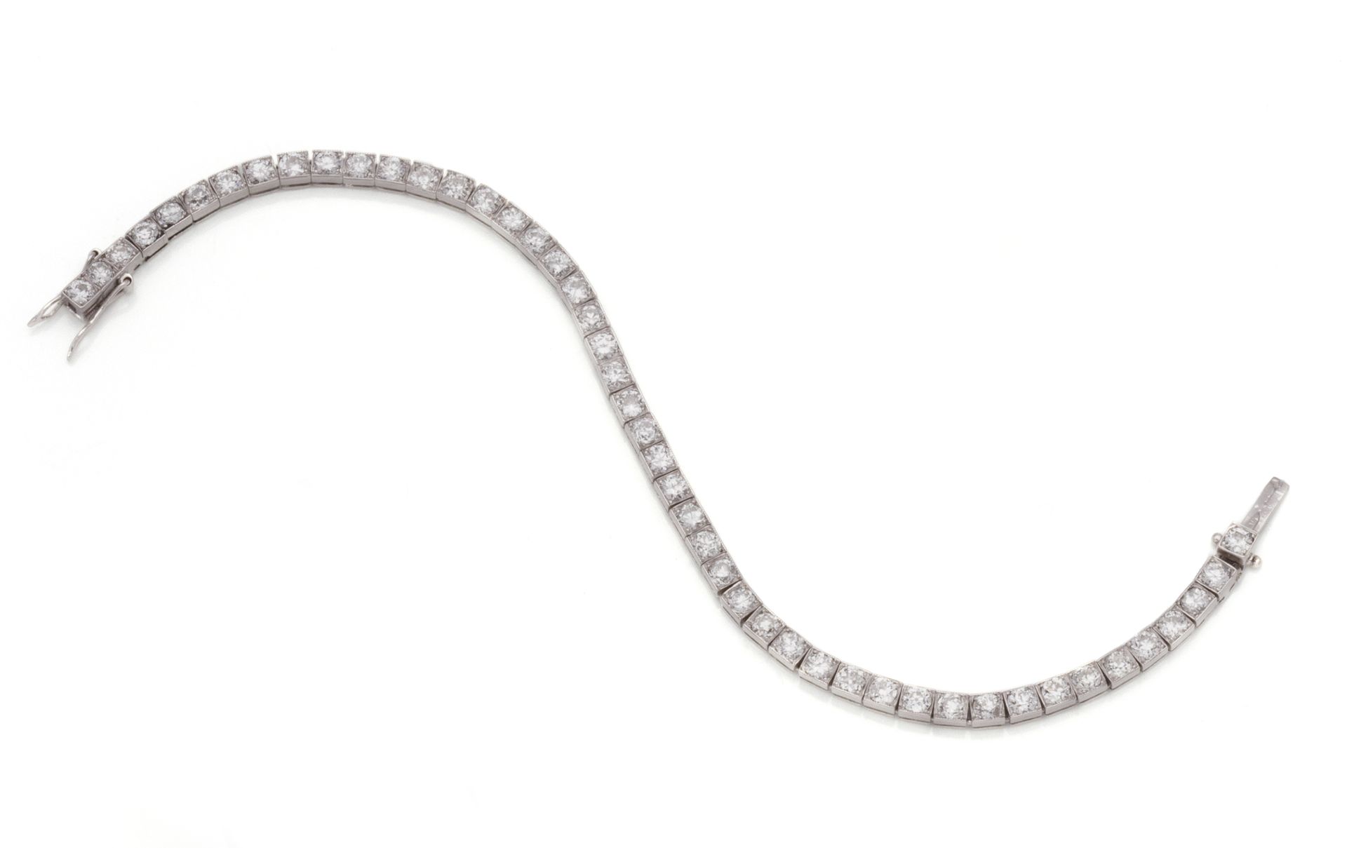 Null Cartier Paris

Bracelet tennis en or gris 18k 750 millièmes orné d’une lign&hellip;