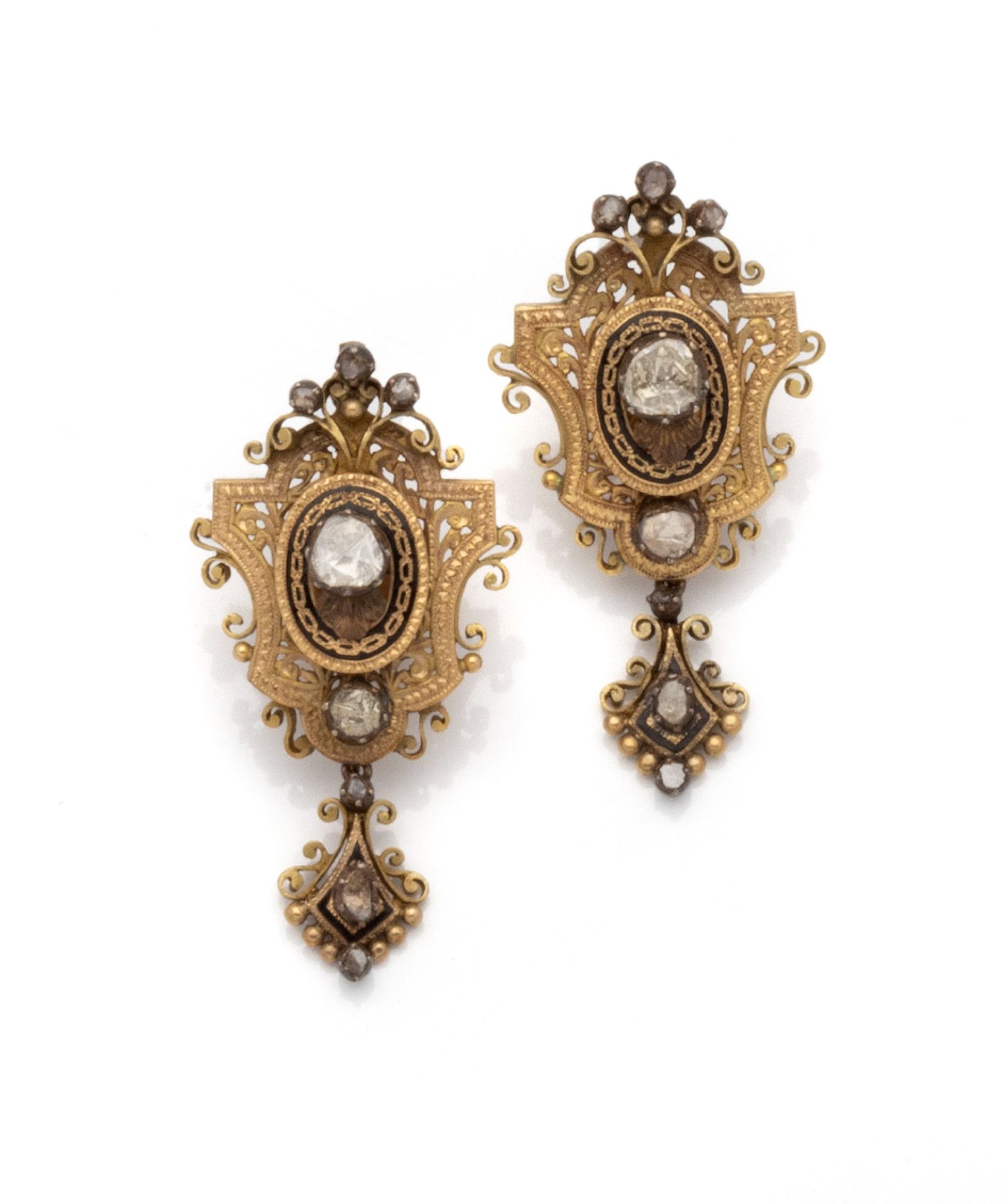 Null 
Paar Ohrhänger aus 14 Karat Gelbgold (585/1000) in Form eines Schildes, du&hellip;