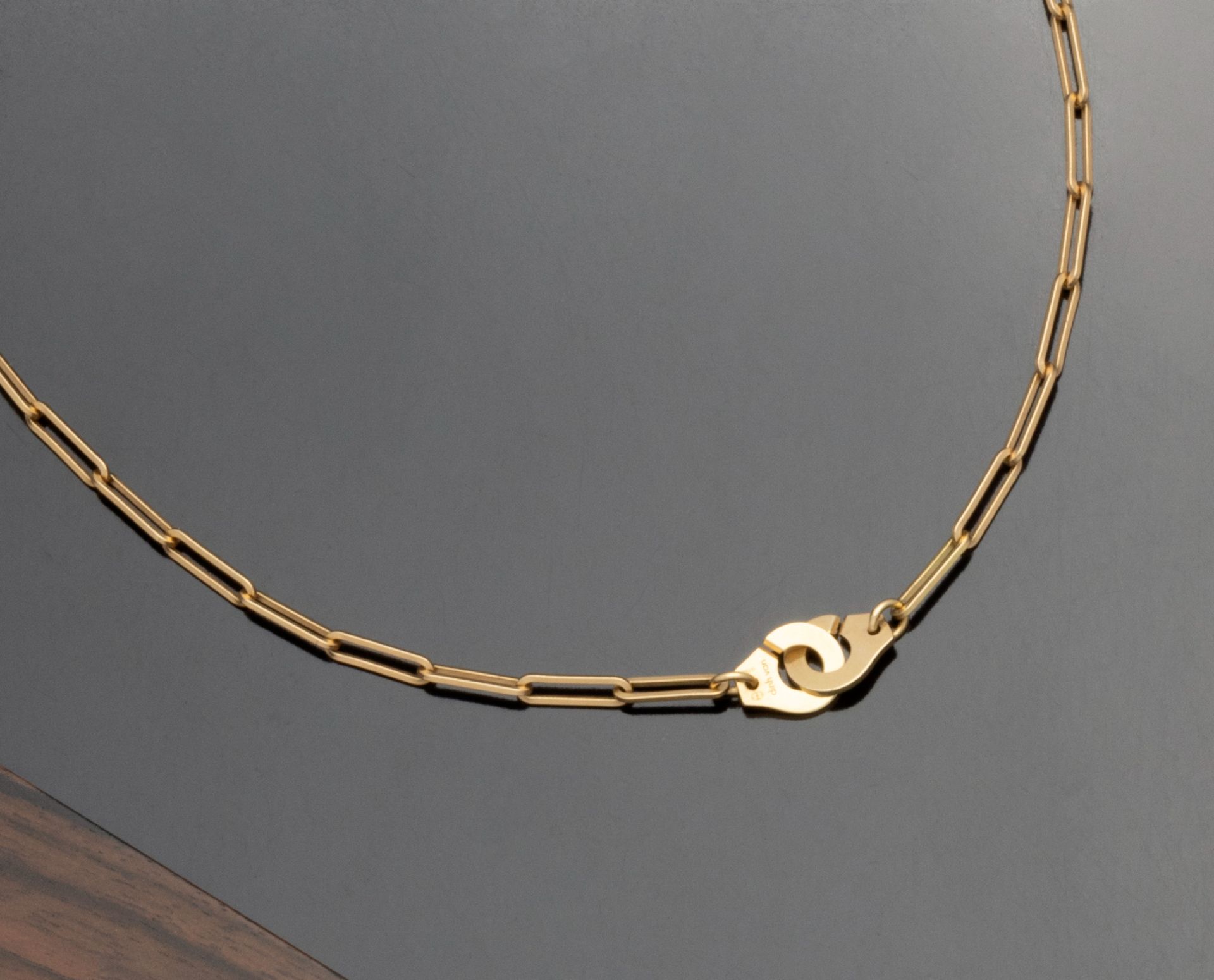 Null Dinh Van

手铐收藏

18K（750/1000）黄金项链，型号R12，细长的链节，手铐形式的扣子。

签名为Dinh Van并由Dinh V&hellip;