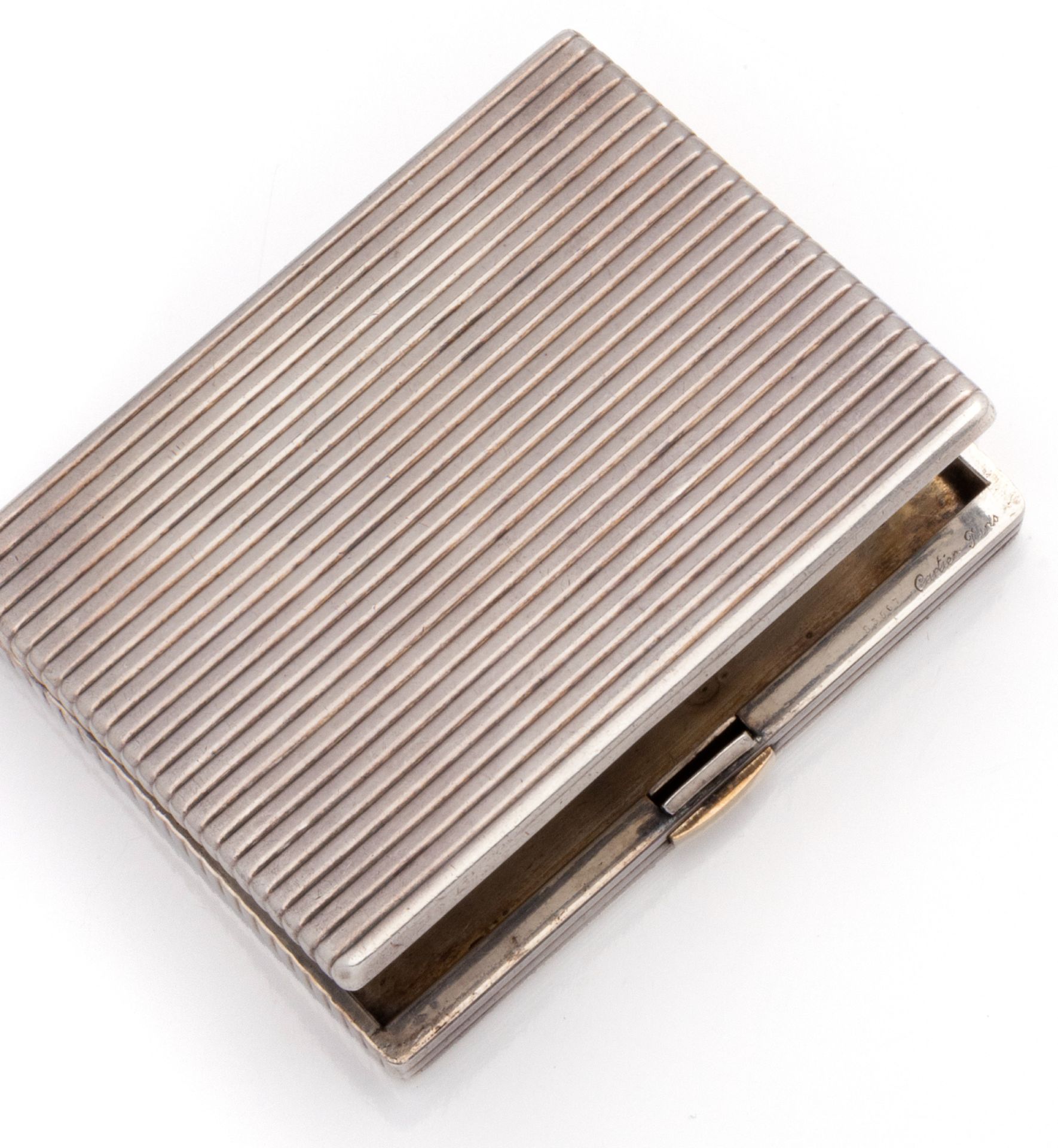 Null Cartier Paris

Silver powder case (925/1000) of rectangular form with gadro&hellip;