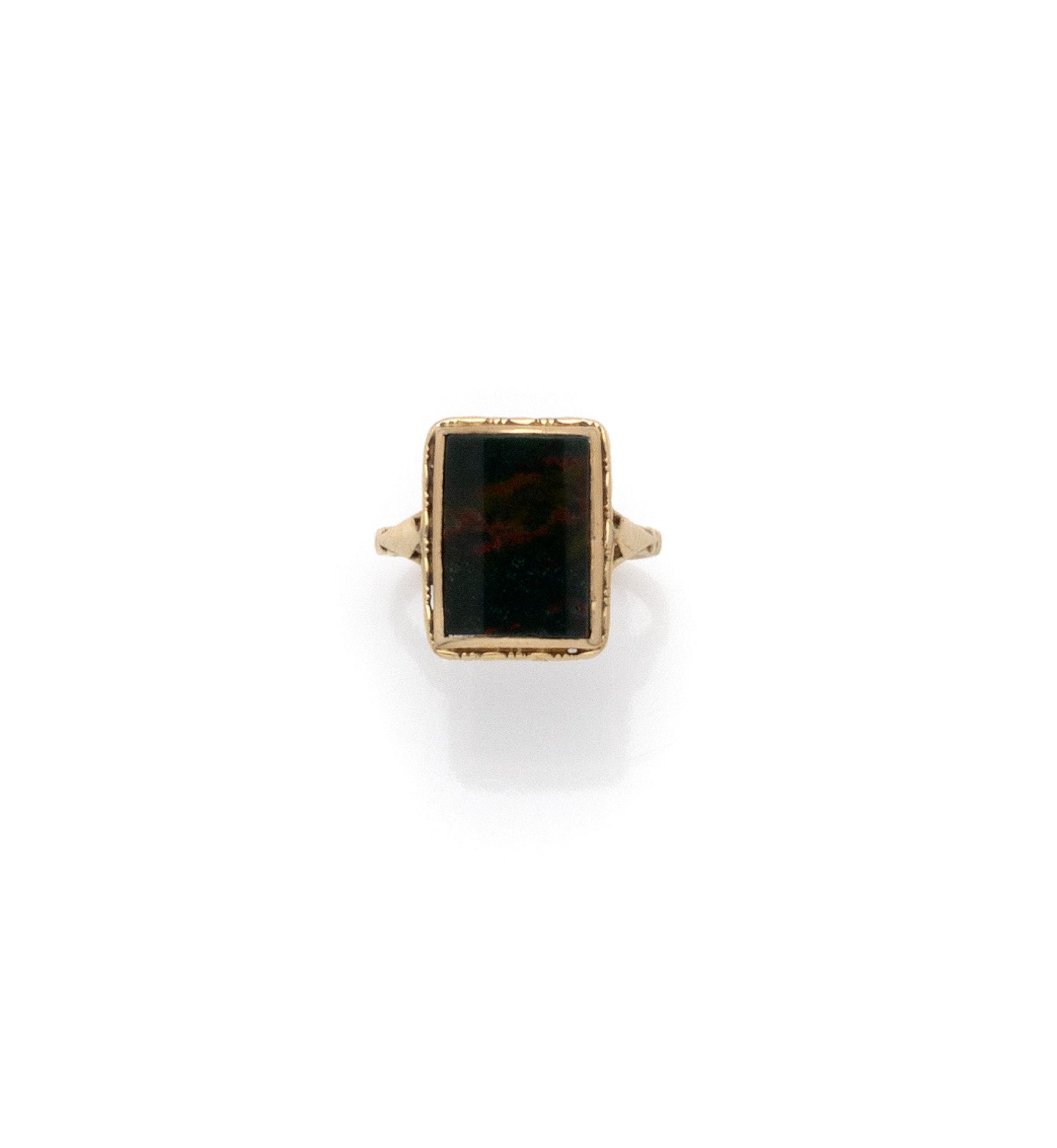 Null 18K (750/1000) yellow gold ring set with a rectangular convex blood jasper &hellip;