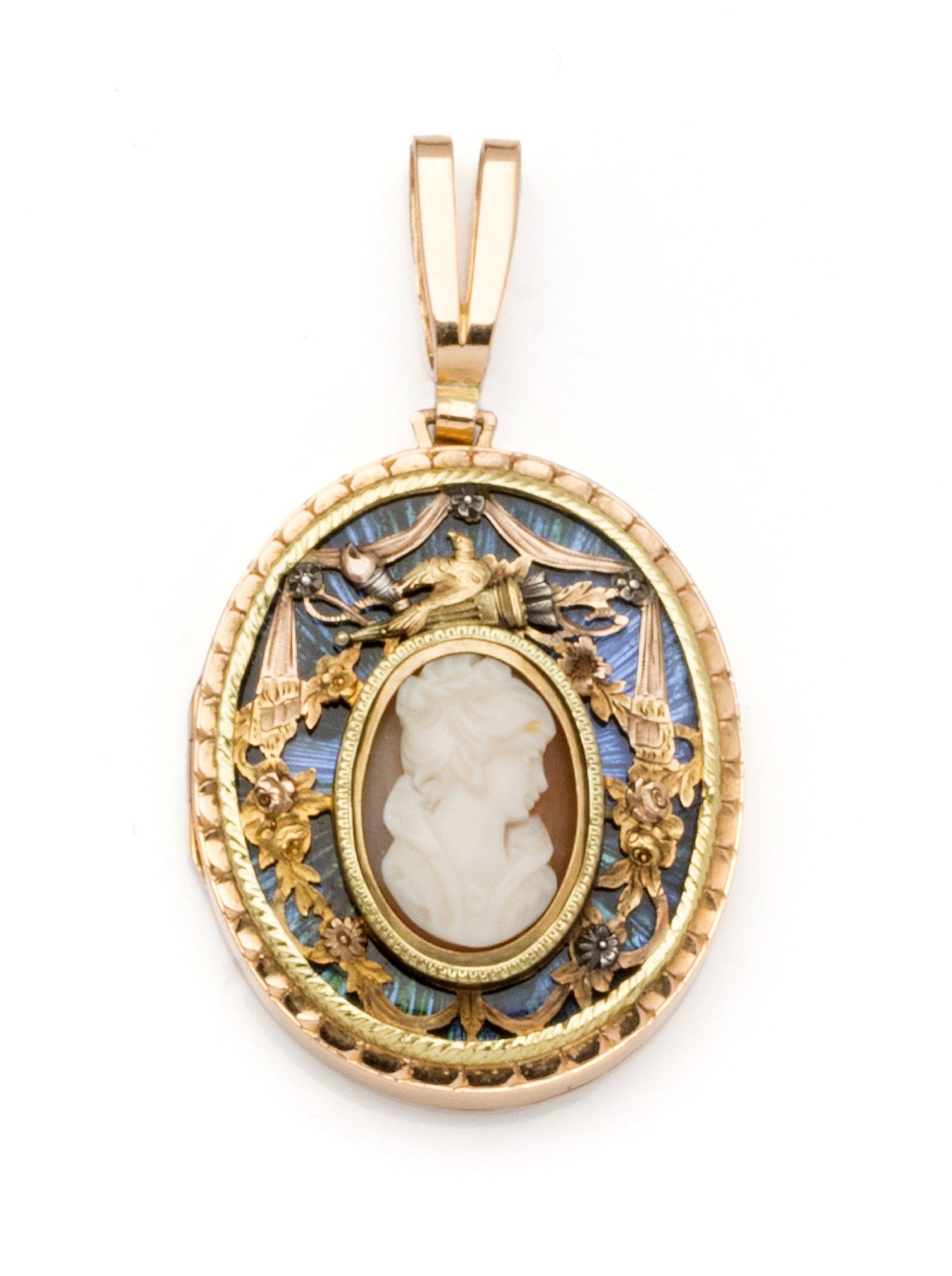 Null An 18K (750/1000) pink and green gold oval photo pendant set with a cameo r&hellip;