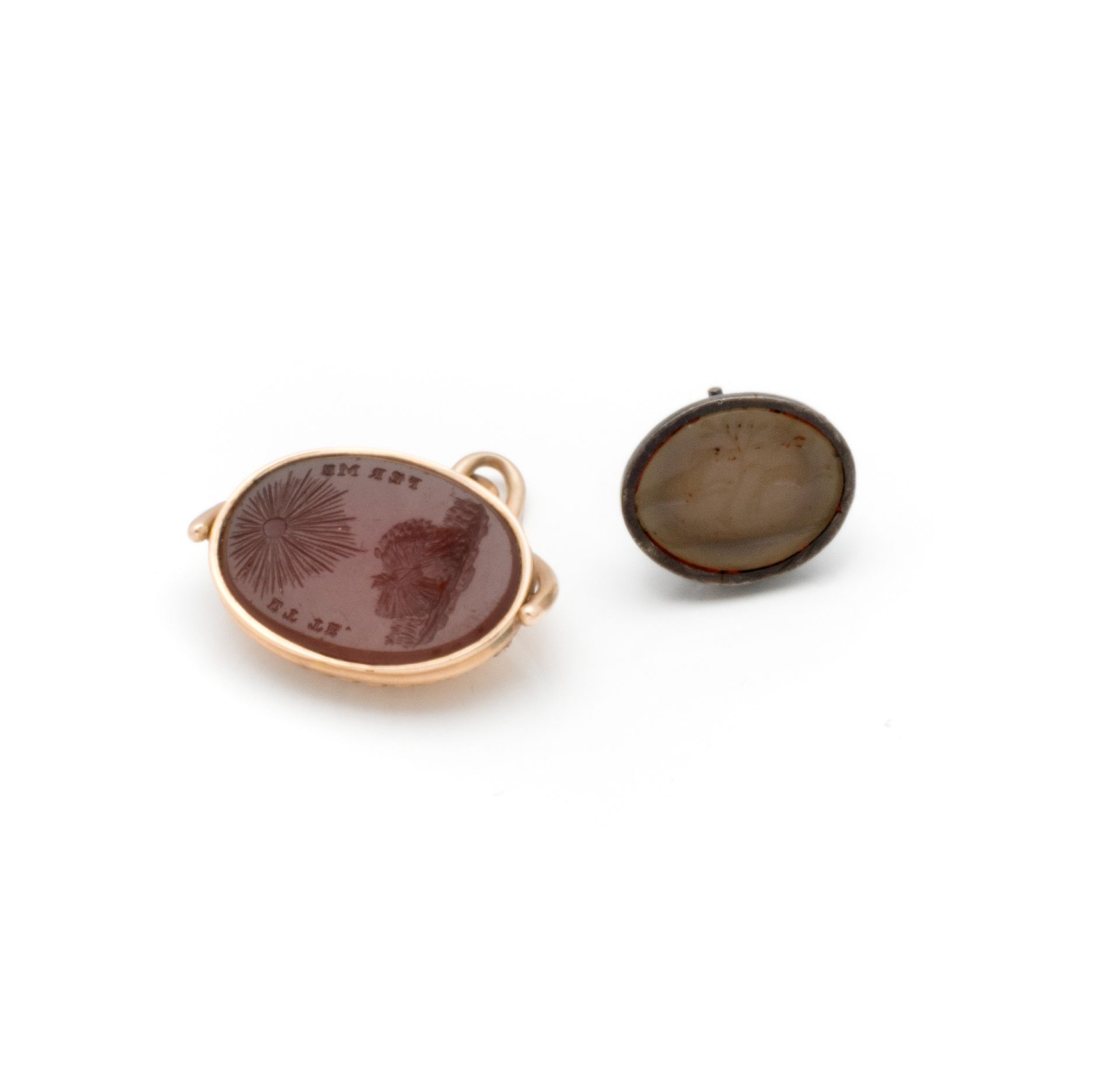 Null Amuleto de oro rosa de 9 quilates (375/1000) con un diseño en forma de gadr&hellip;