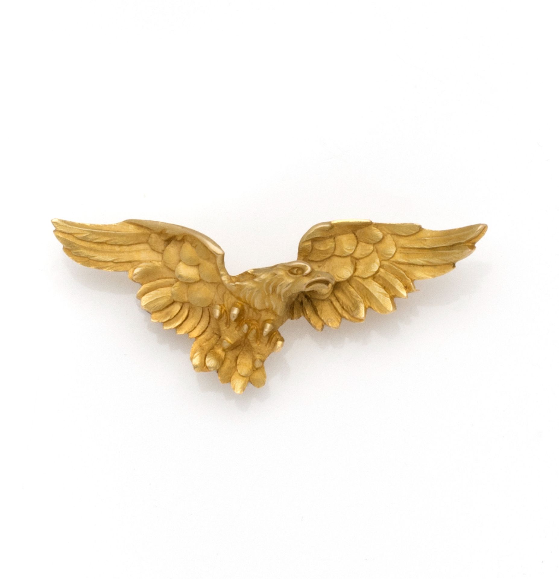Null 18K(750/1000)黄金吊坠胸针，代表一只雄鹰展开翅膀和爪子。

编号为316 996

尺寸：6.9 x 2 cm - 重量：19.5 g