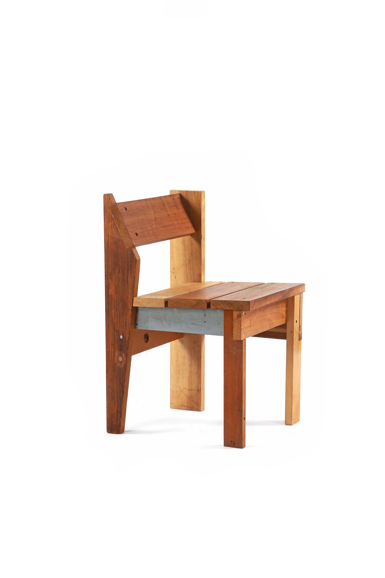 Rikkert PAAUW (1982) Stuhl 
Holz, Metall
(Materialien gefunden und gelagert in U&hellip;