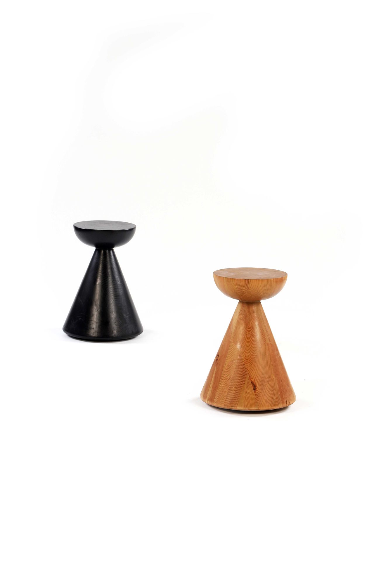 Benjamin JONAS (1986) Pair of stools 
Black stained pine, pine 
Unique pieces
37&hellip;