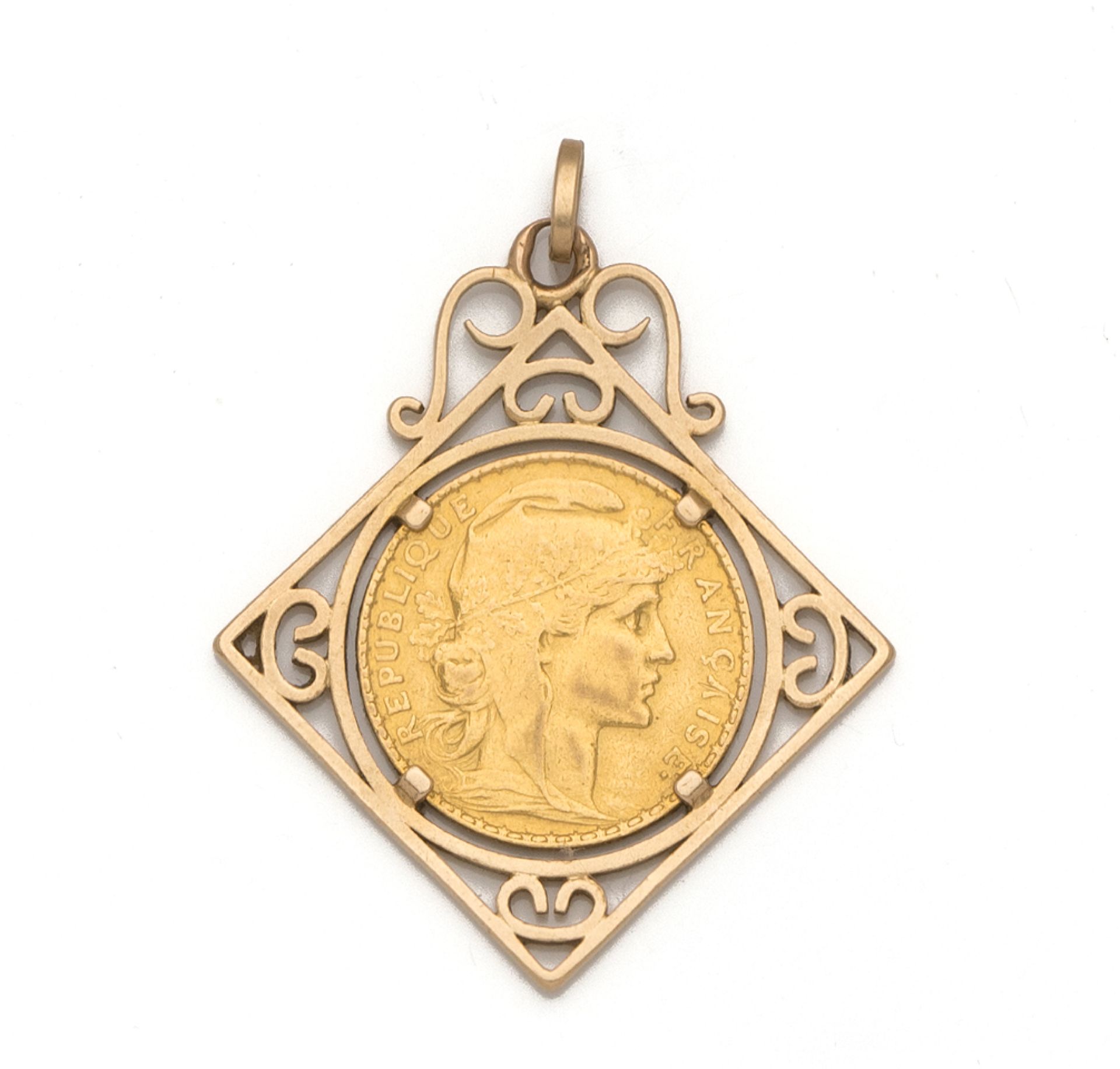 Null Pendentif en or jaune 18K (750/1000) centrée d'un 20 francs, 1913 dans un e&hellip;