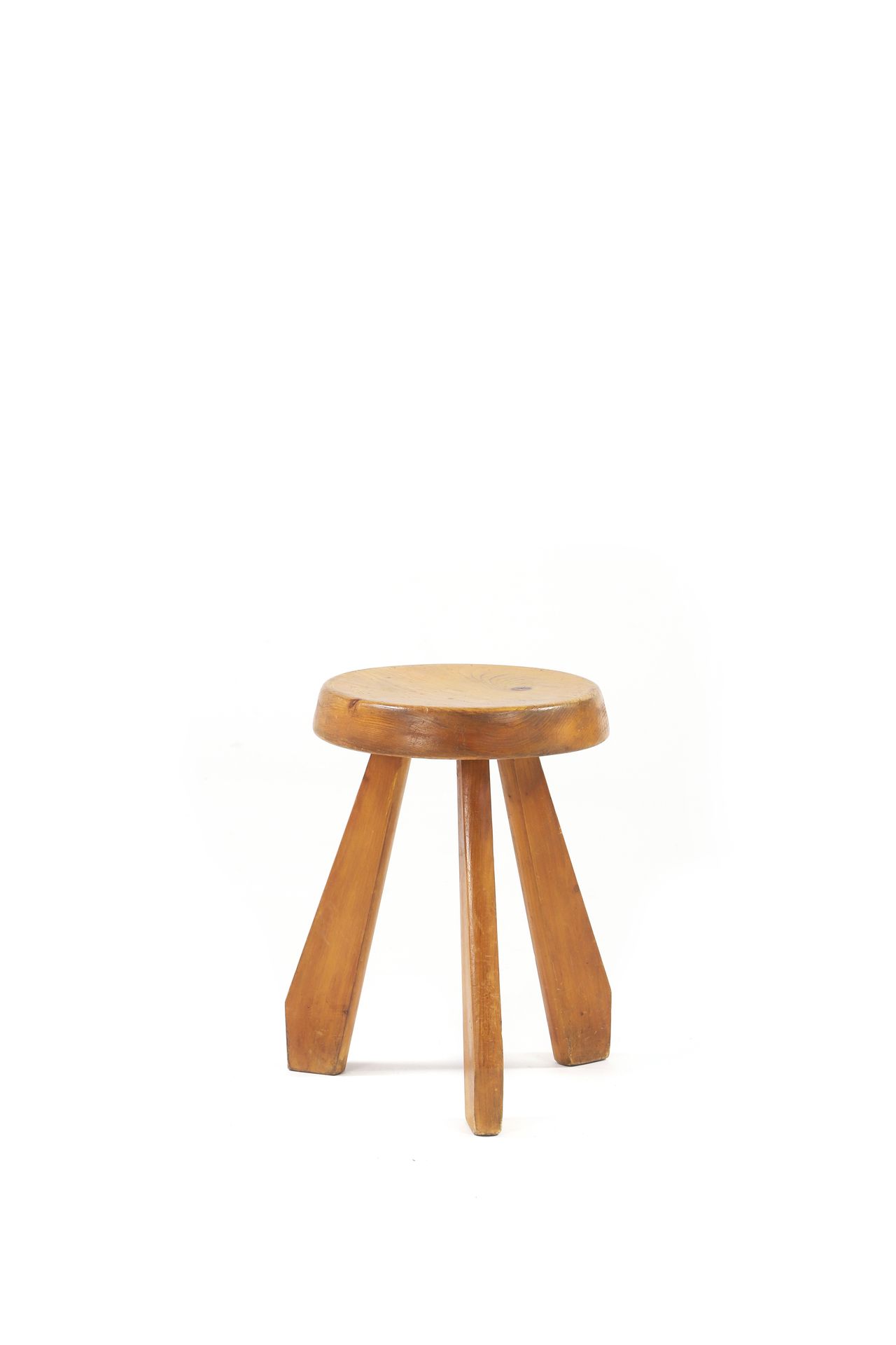 Null Charlotte PERRIAND (1903-1999) Tabouret Sapin 45 x 31 cm. Circa 1960 Proven&hellip;
