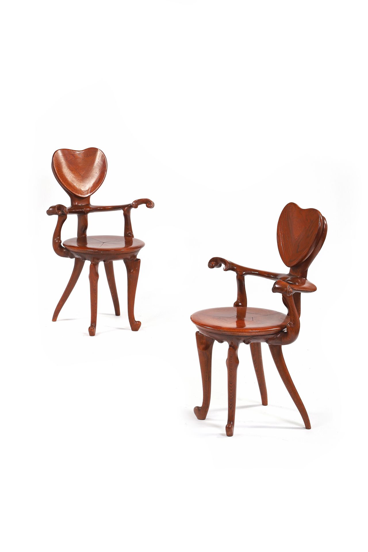Null Antonio GAUDI (1852-1926) Pair of armchairs called Calvet Oak 95 x 60 x 70 &hellip;