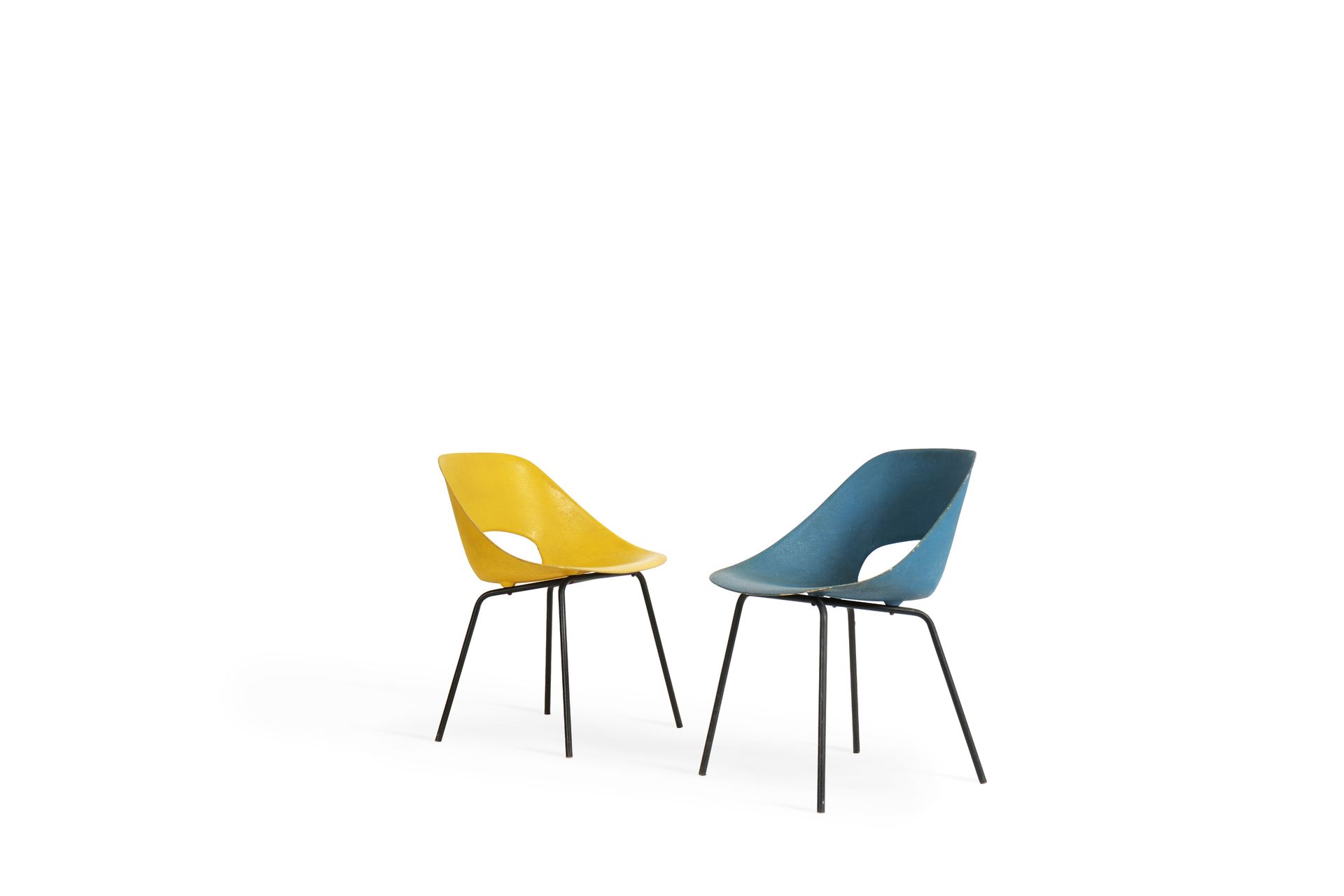 Null 皮埃尔-瓜里切(1926-1995)名为Tulipe的两套椅子 钢，玻璃纤维 71 x 45 x 41 cm.参考资料： - Yvonne Brunh&hellip;